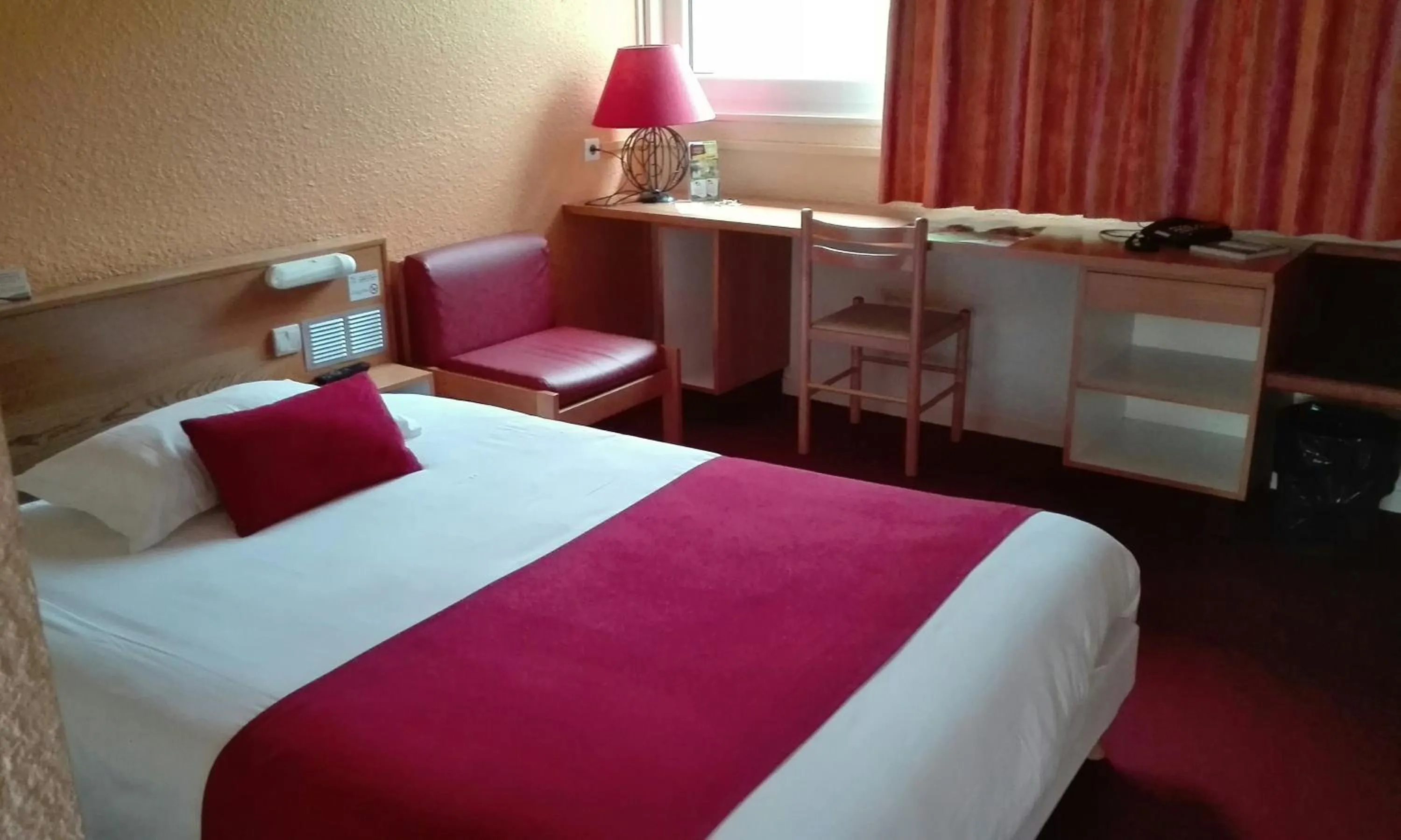 Photo of the whole room, Bed in Logis Hôtel Atrium Epinal Golbey