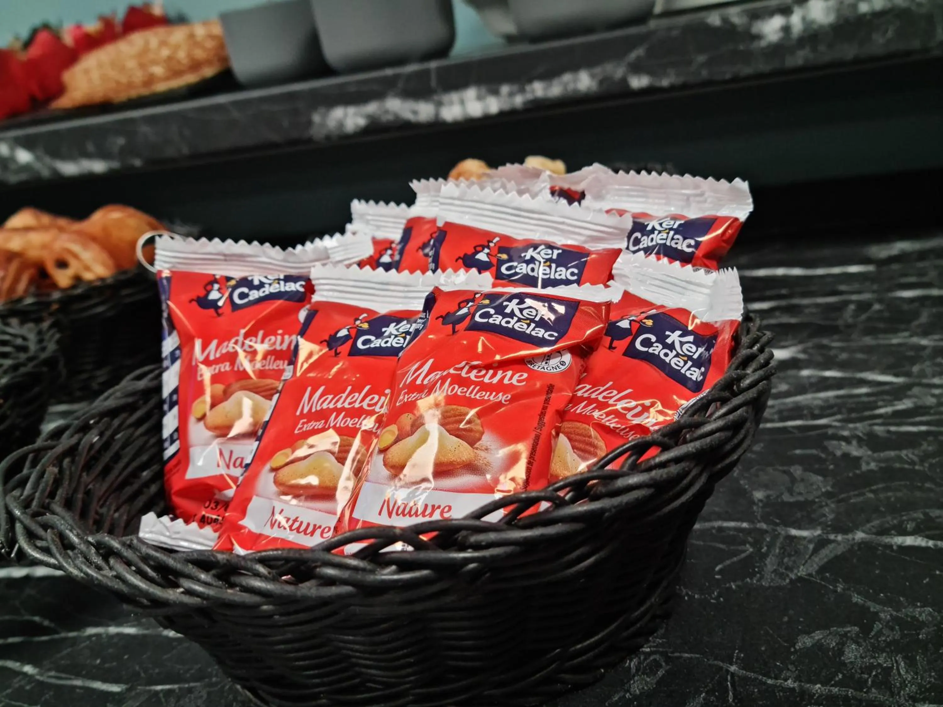 Breakfast in Logis Hôtel Atrium Epinal Golbey