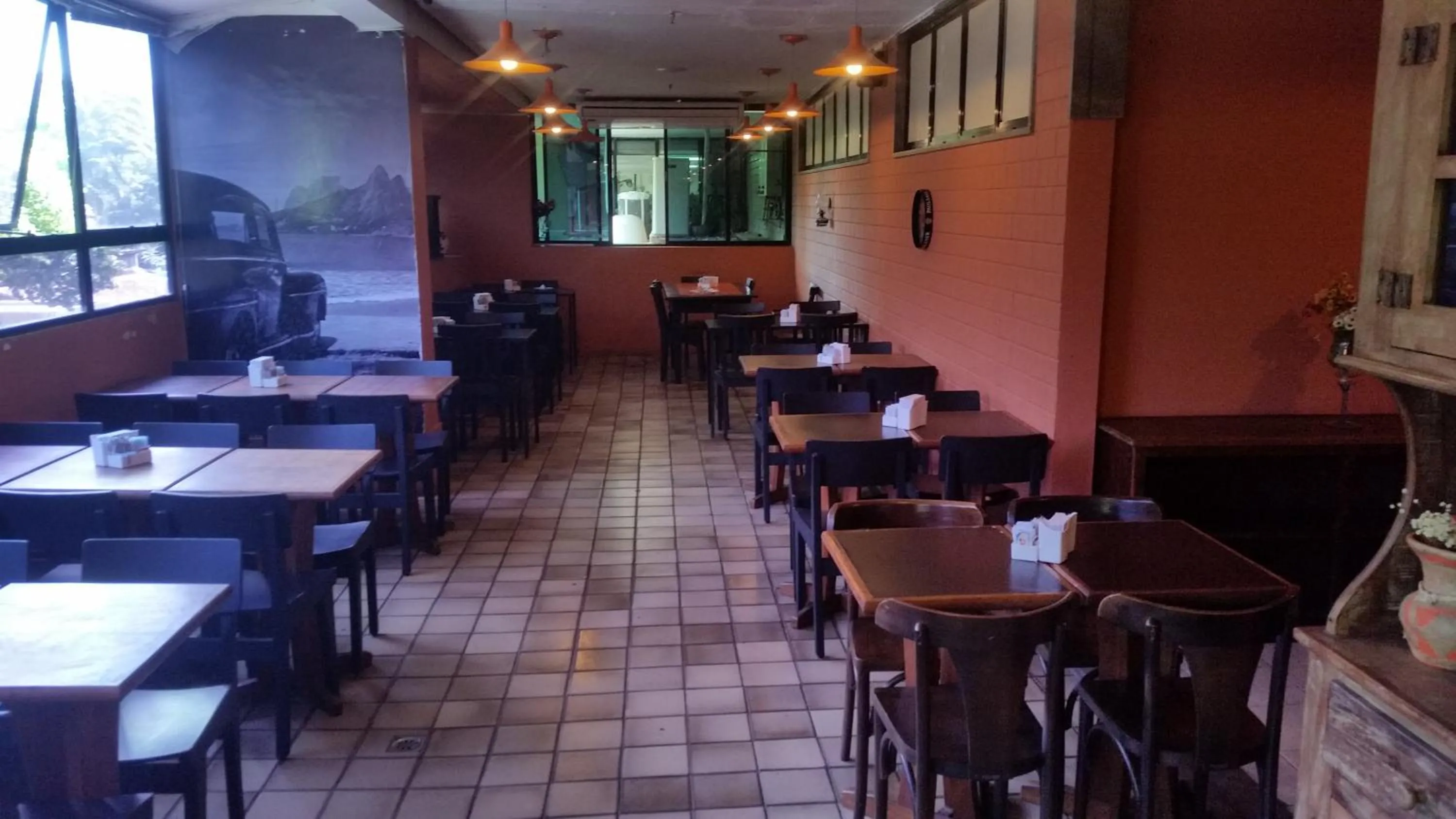 Restaurant/places to eat in Flat Barrabella