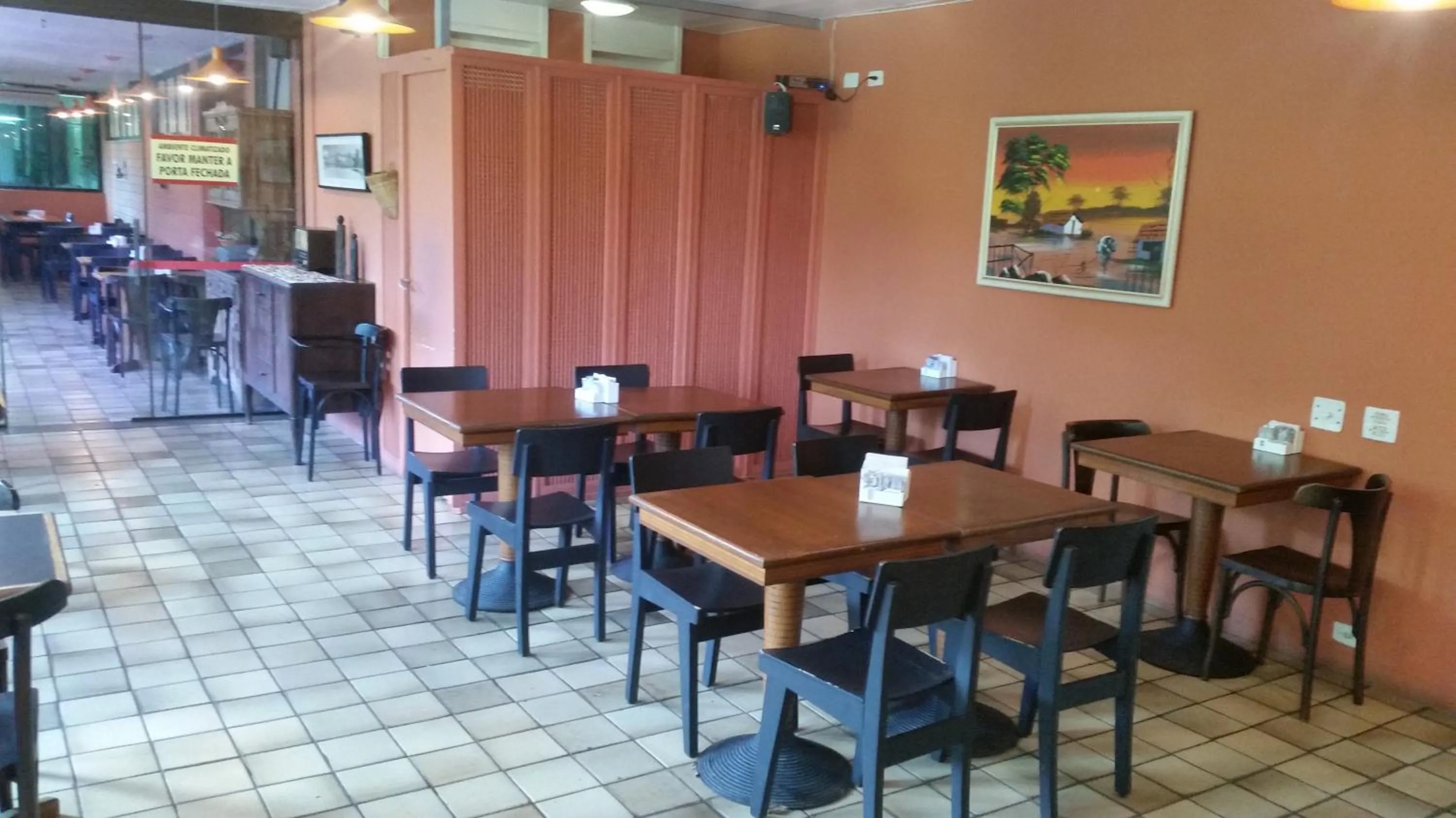 Restaurant/places to eat in Flat Barrabella
