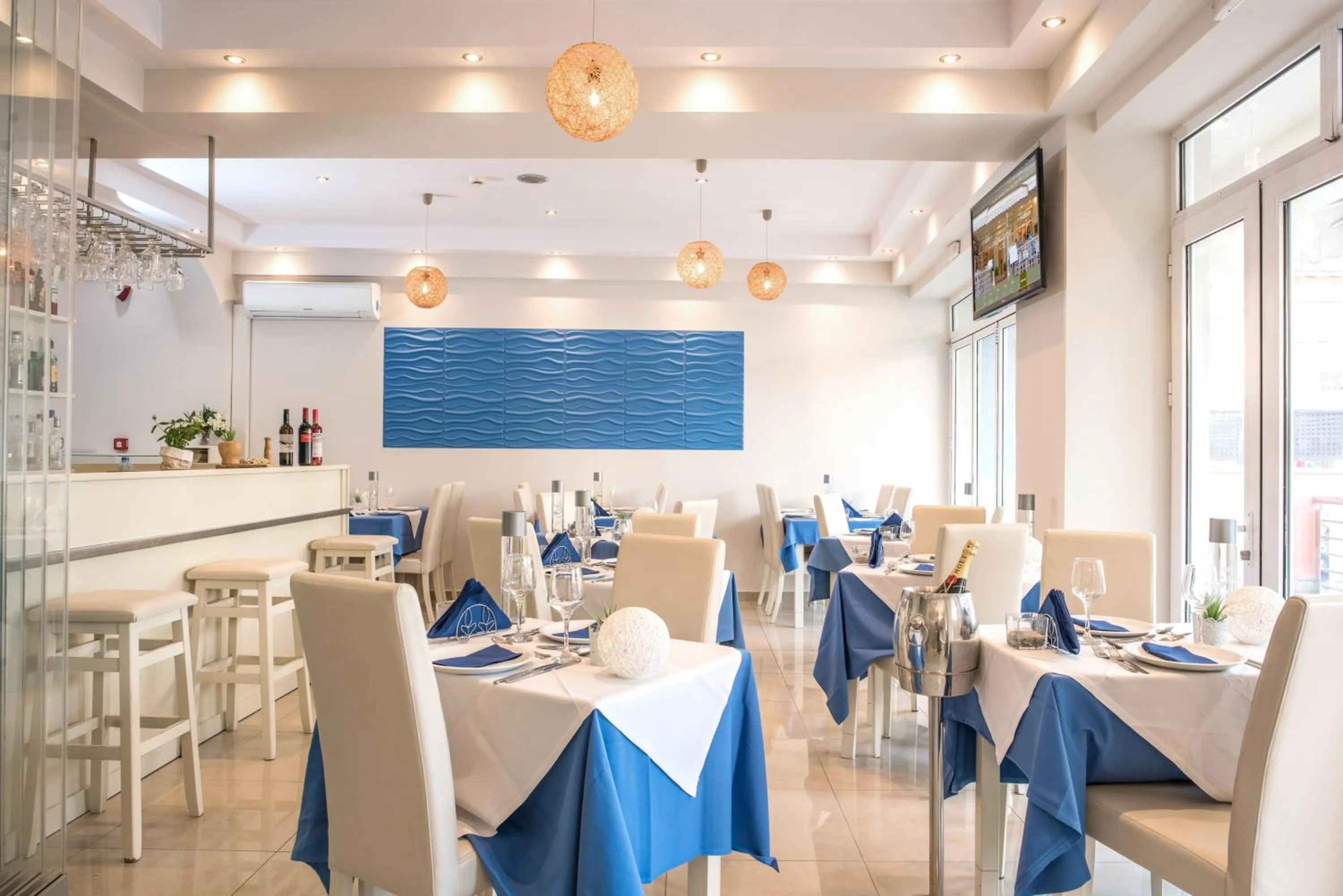 Restaurant/places to eat in Palotel Design Gouvia