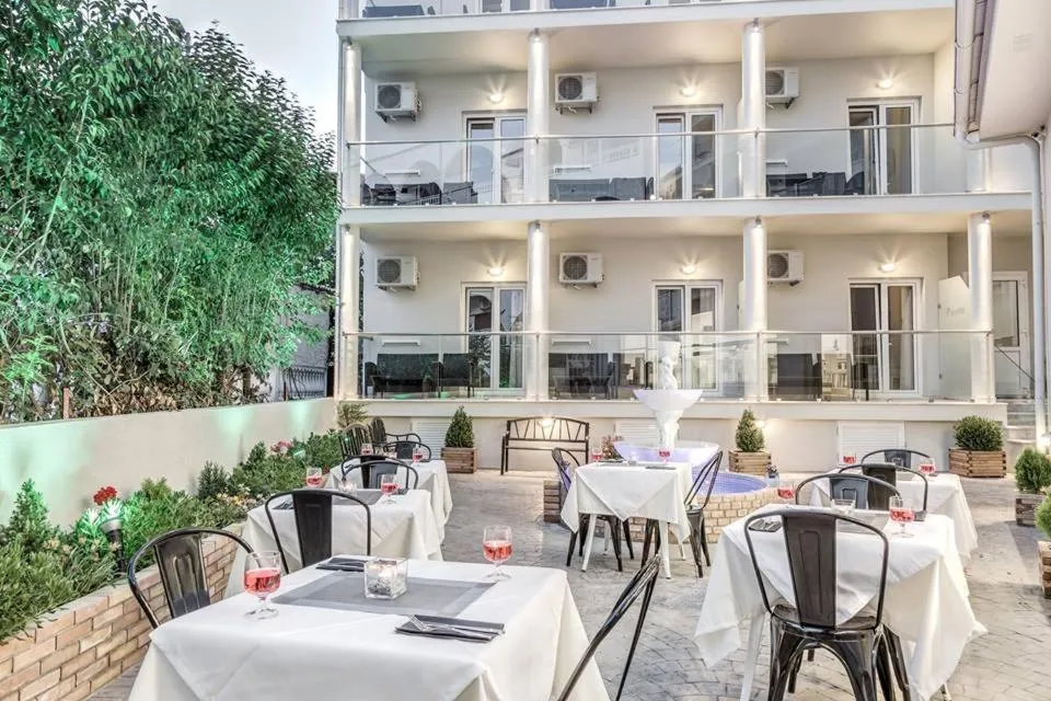 Restaurant/places to eat in Palotel Design Gouvia