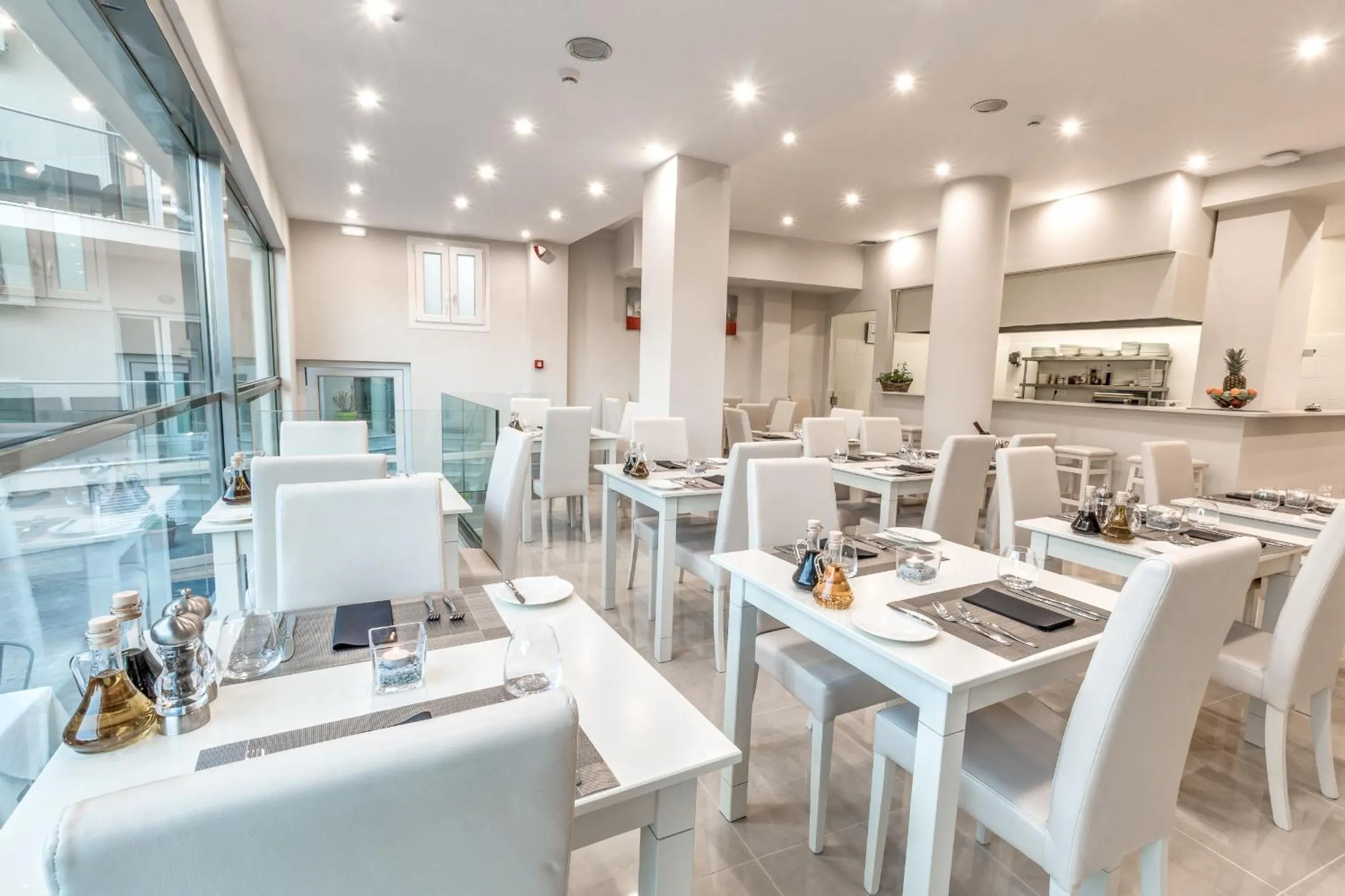 Restaurant/places to eat in Palotel Design Gouvia