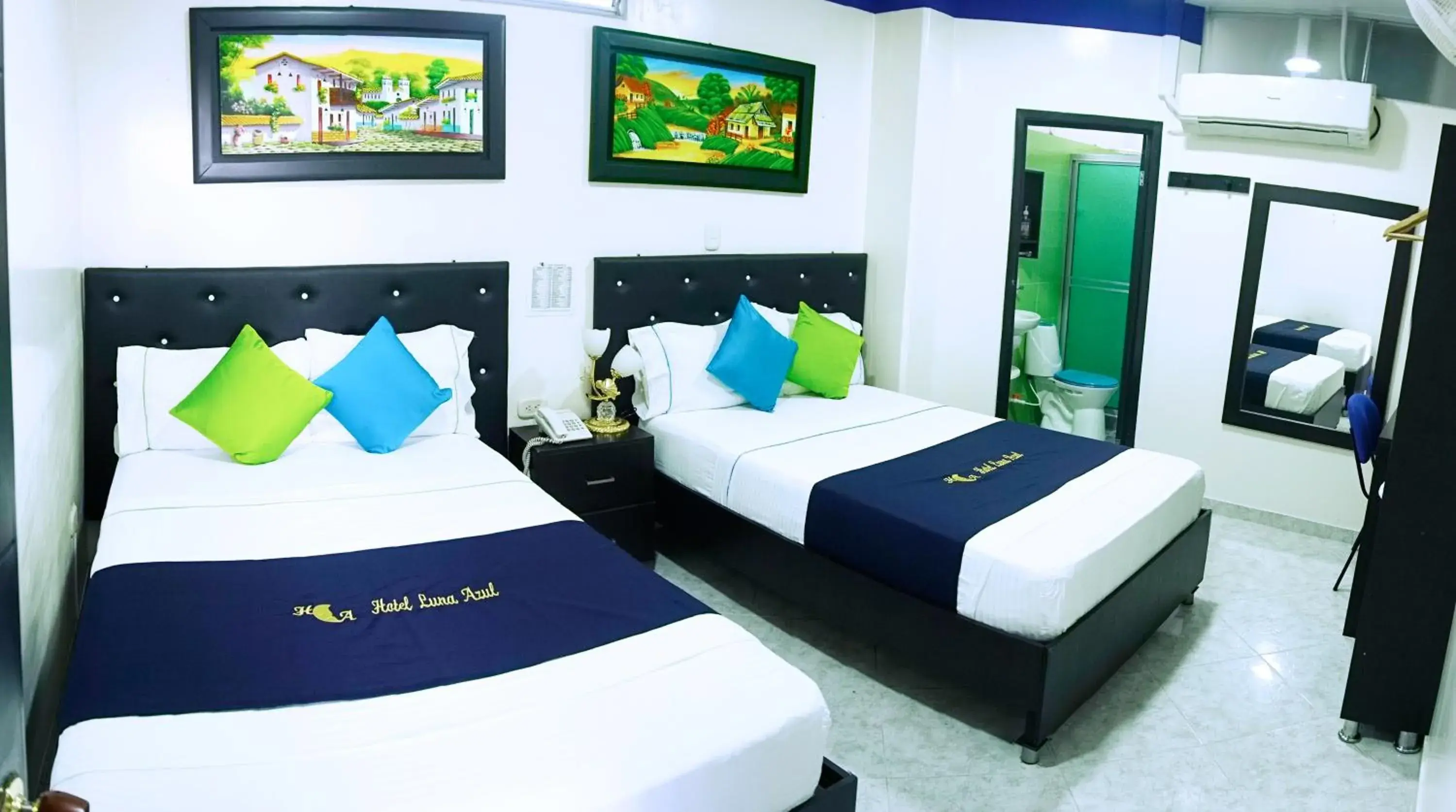 Deluxe Twin Room in Hotel Luna Azul Deluxe Twin Room in Hotel Luna Azul