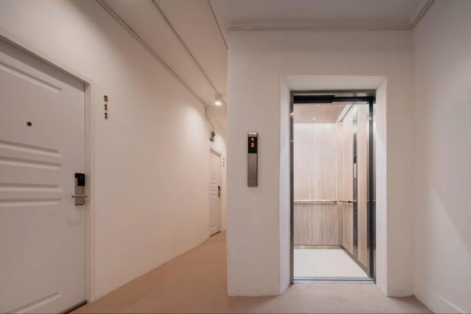 elevator in Hotel PaPa Bangkok Siriraj