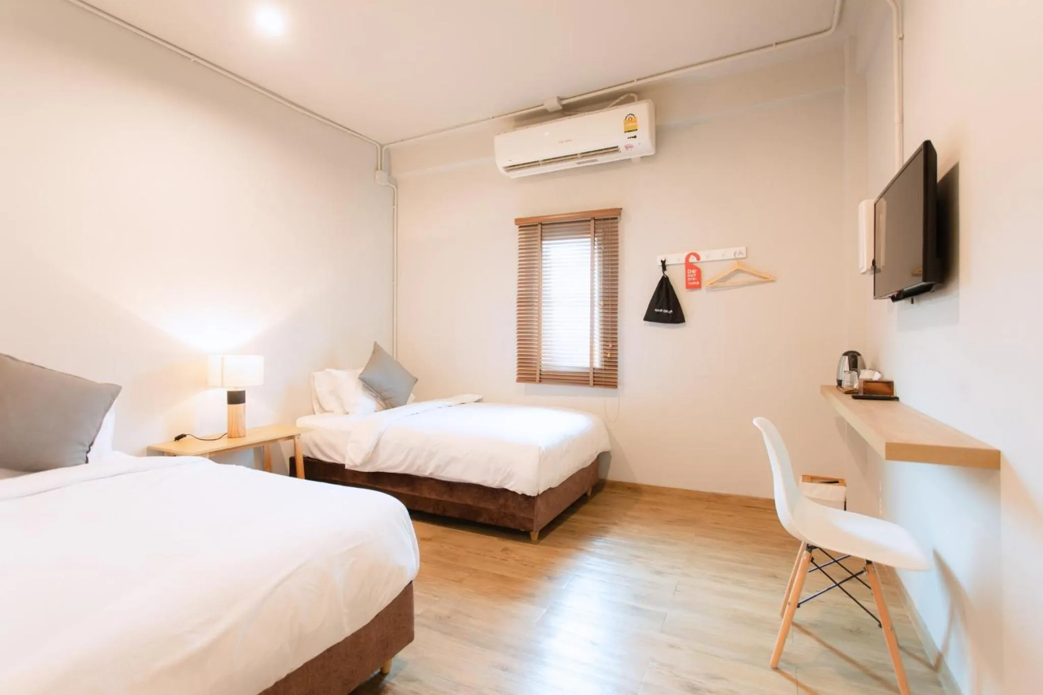 Bedroom, Bed in Hotel PaPa Bangkok Siriraj