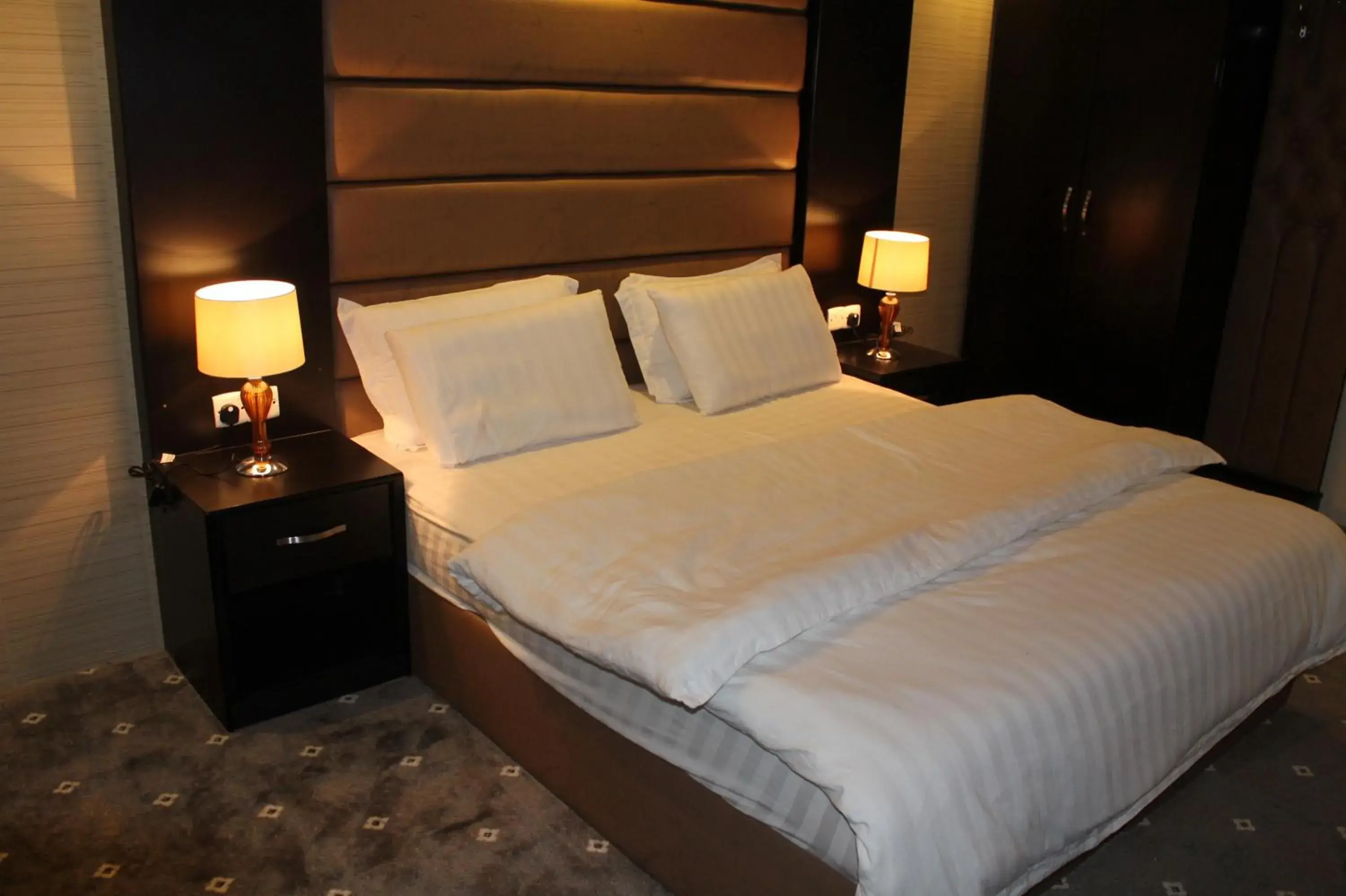 Twin Room with Bathroom in Desert Rose Twin Room with Bathroom in Desert Rose