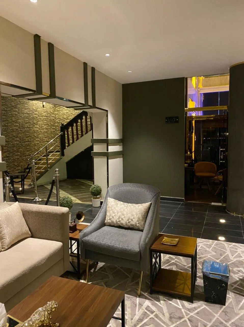 Area and facilities in Desert Rose