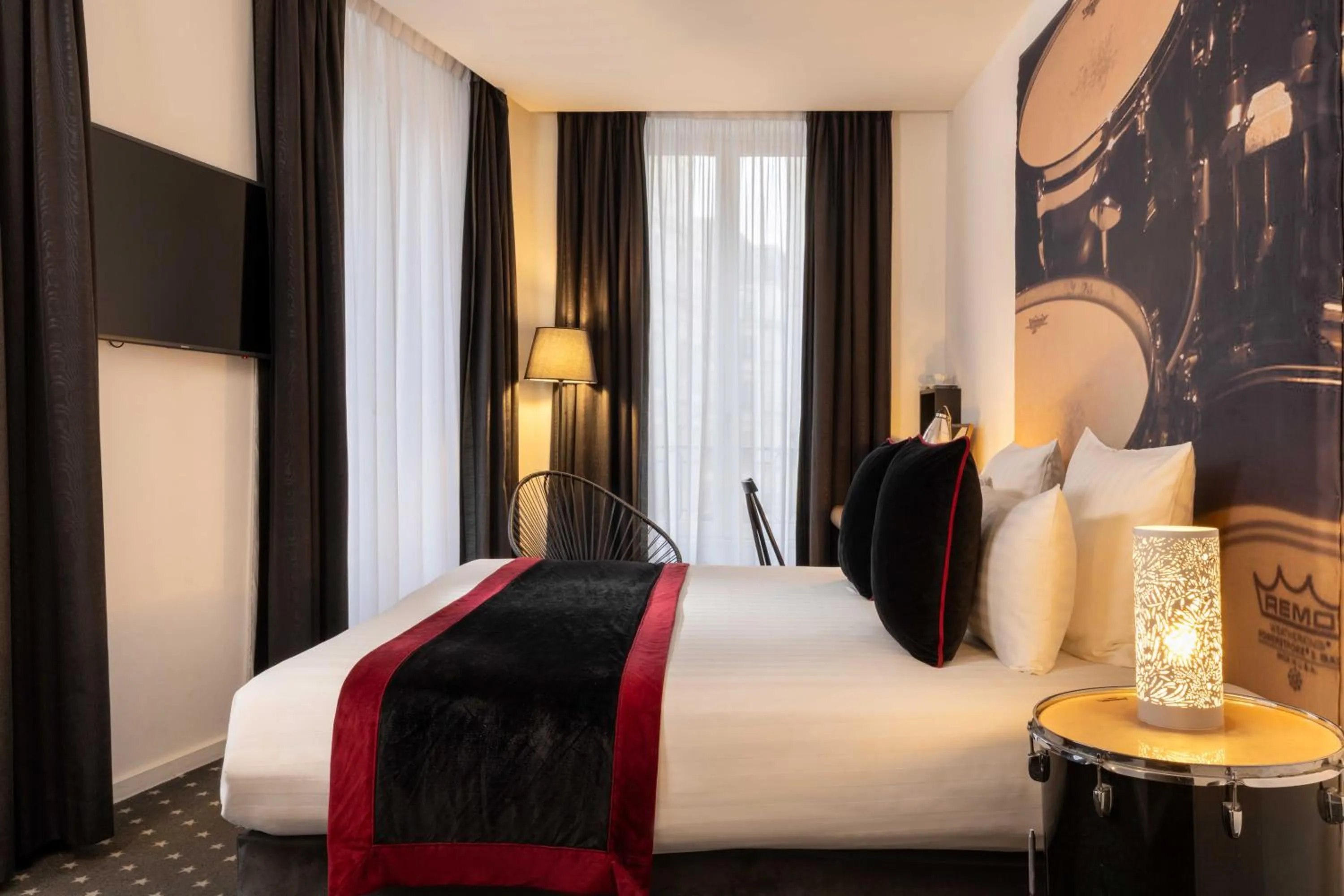 Bedroom, Bed in Hôtel du Triangle d'Or