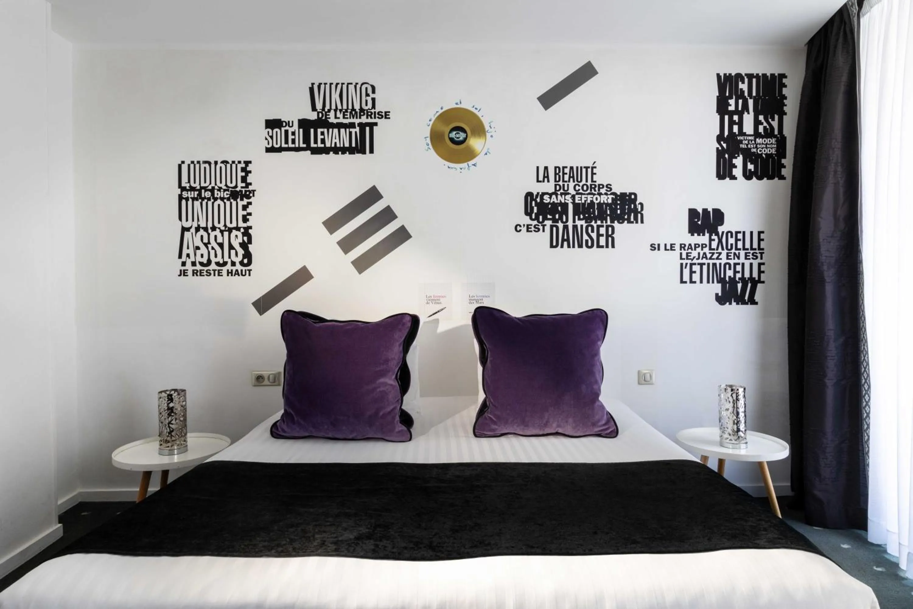Bedroom, Bed in Hôtel du Triangle d'Or