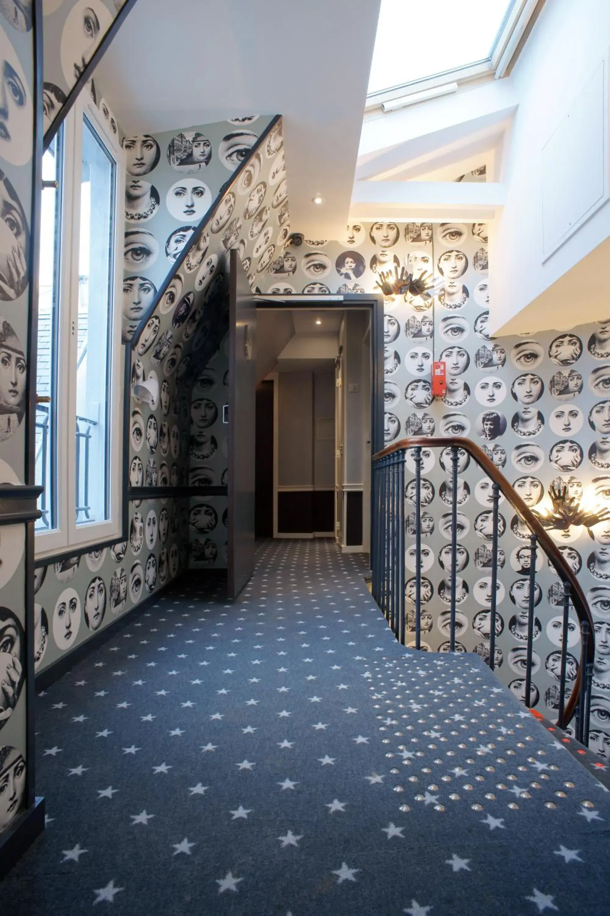 Property building in Hôtel du Triangle d'Or Property building in Hôtel du Triangle d'Or