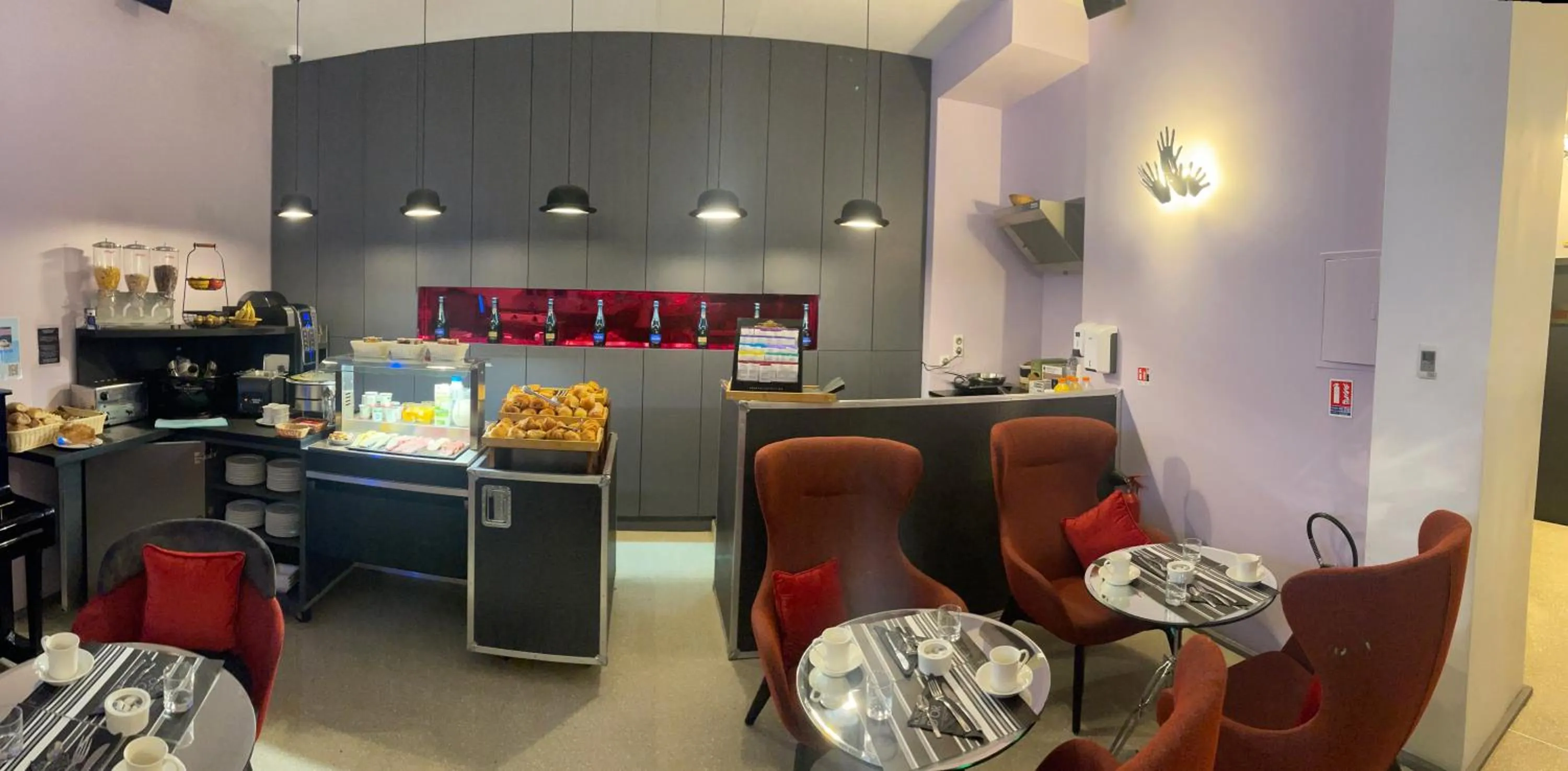 Breakfast in Hôtel du Triangle d'Or