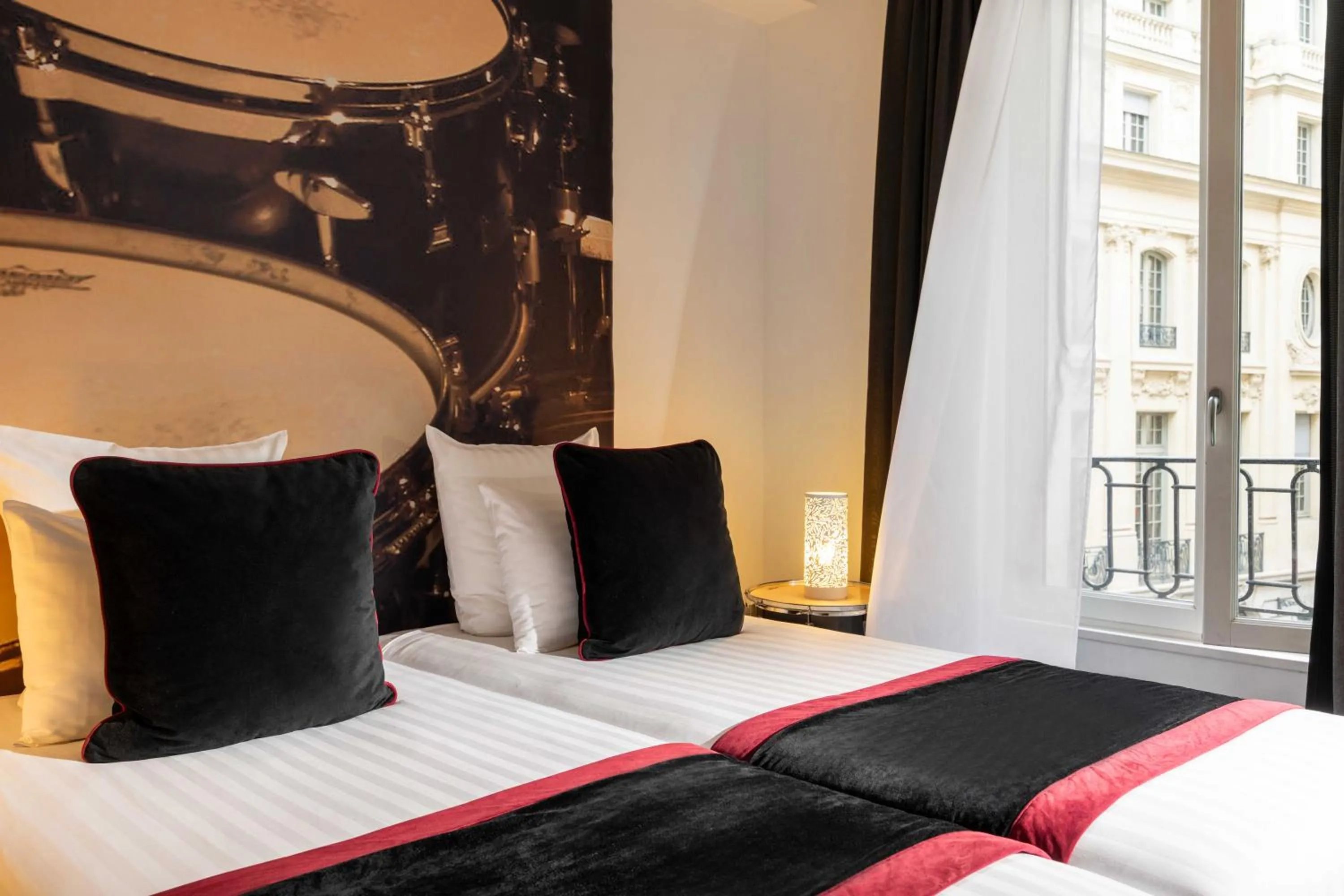 Bedroom, Bed in Hôtel du Triangle d'Or