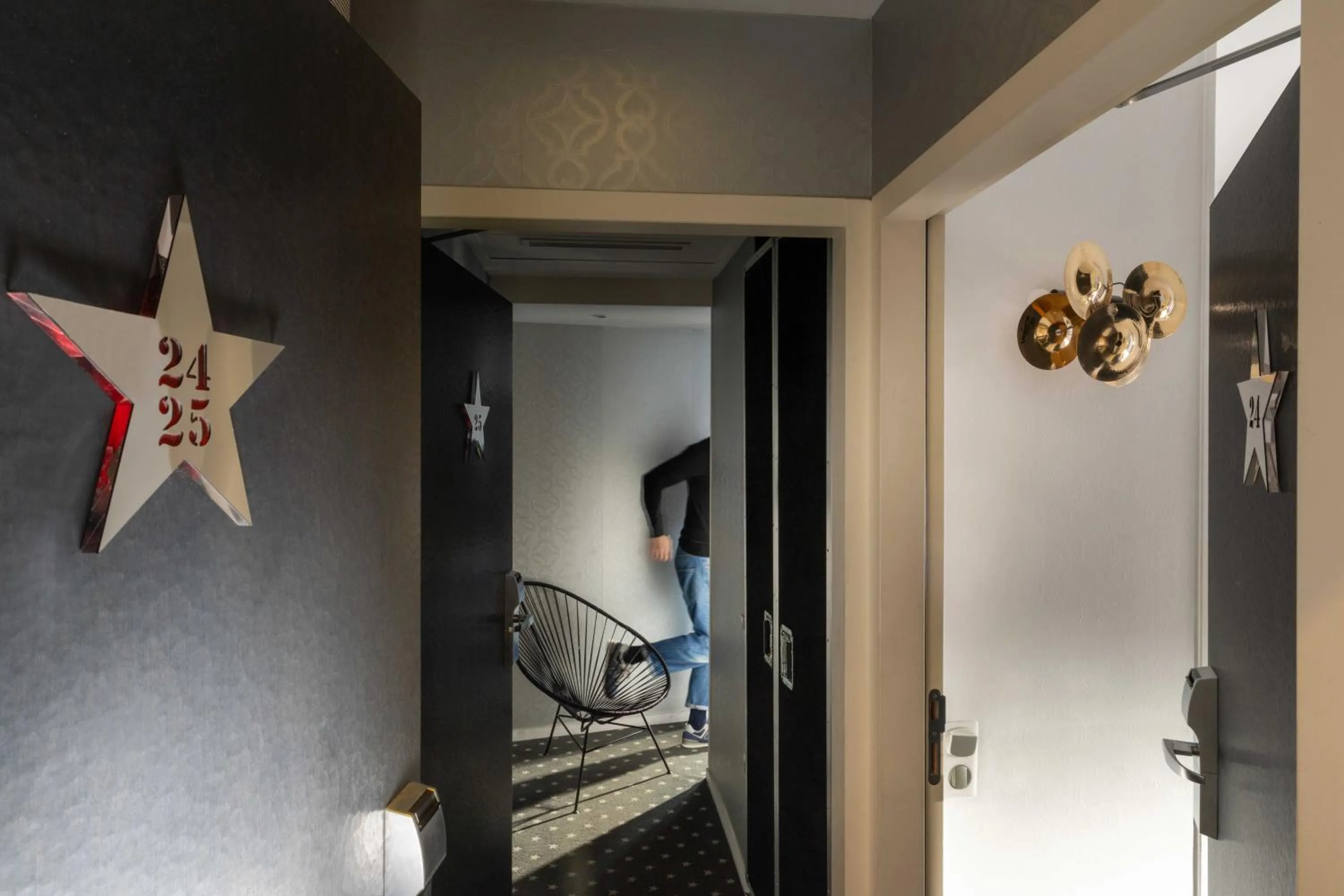 Bedroom in Hôtel du Triangle d'Or
