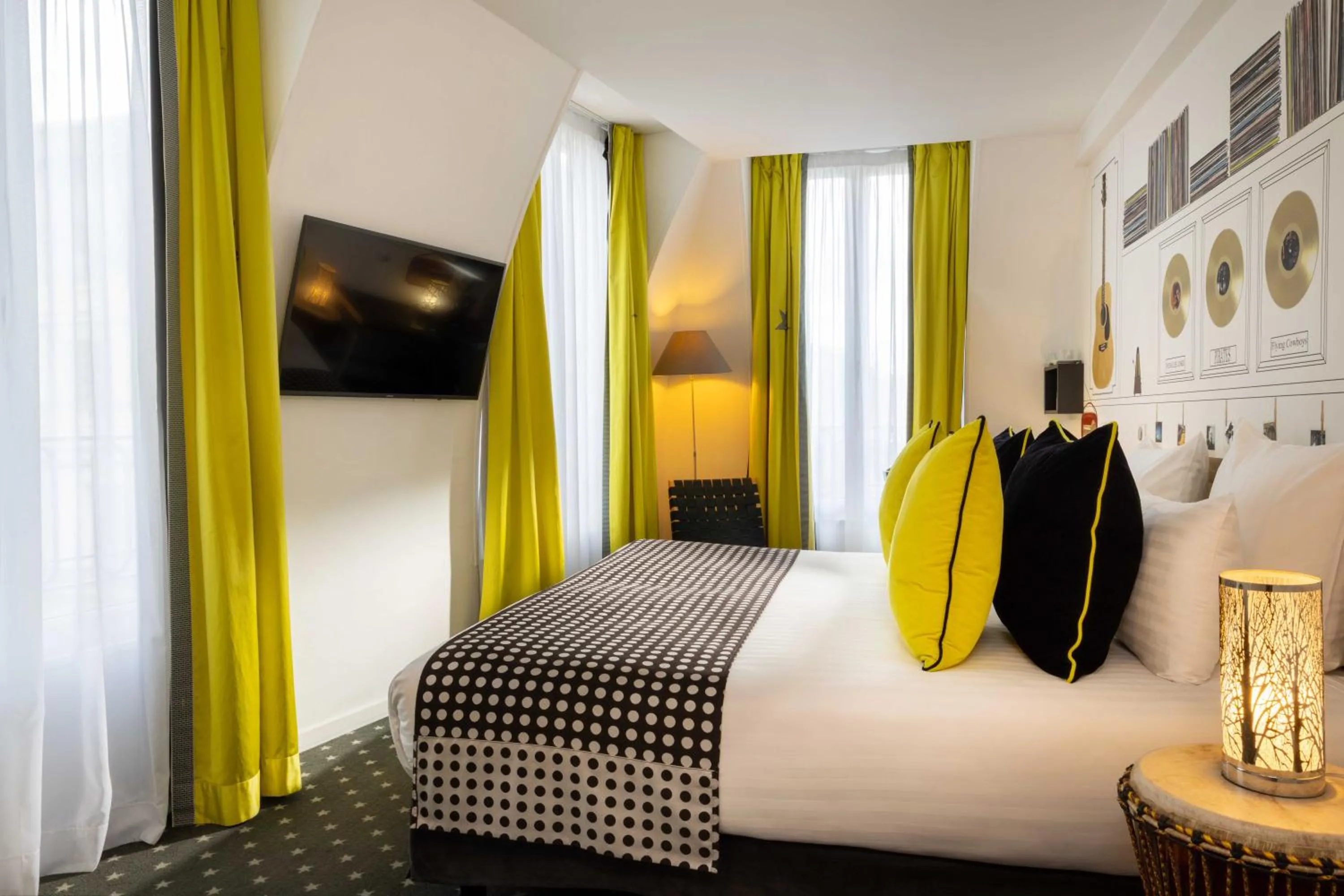 Bedroom, Bed in Hôtel du Triangle d'Or