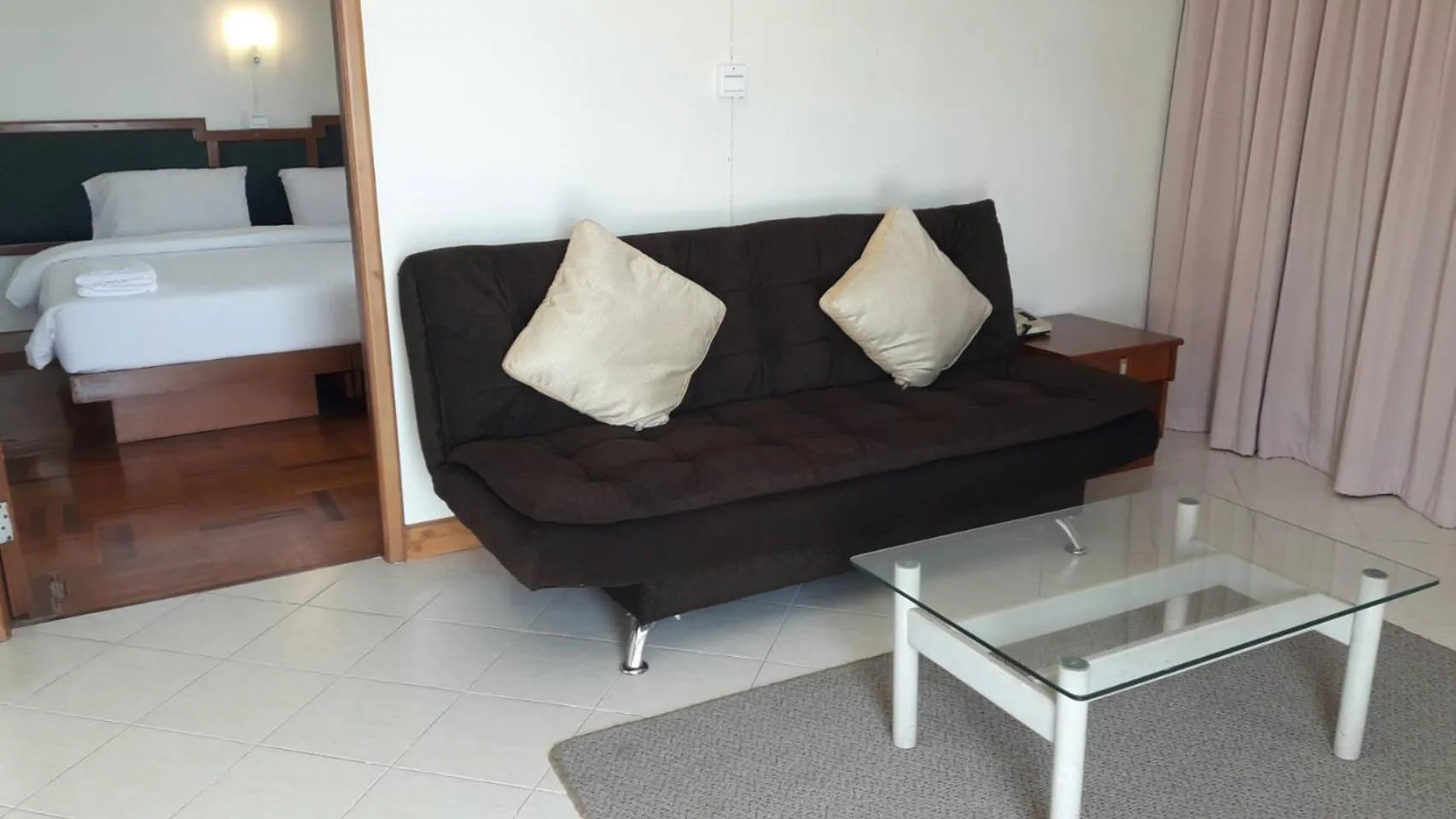 Living room in Paradorn Inn