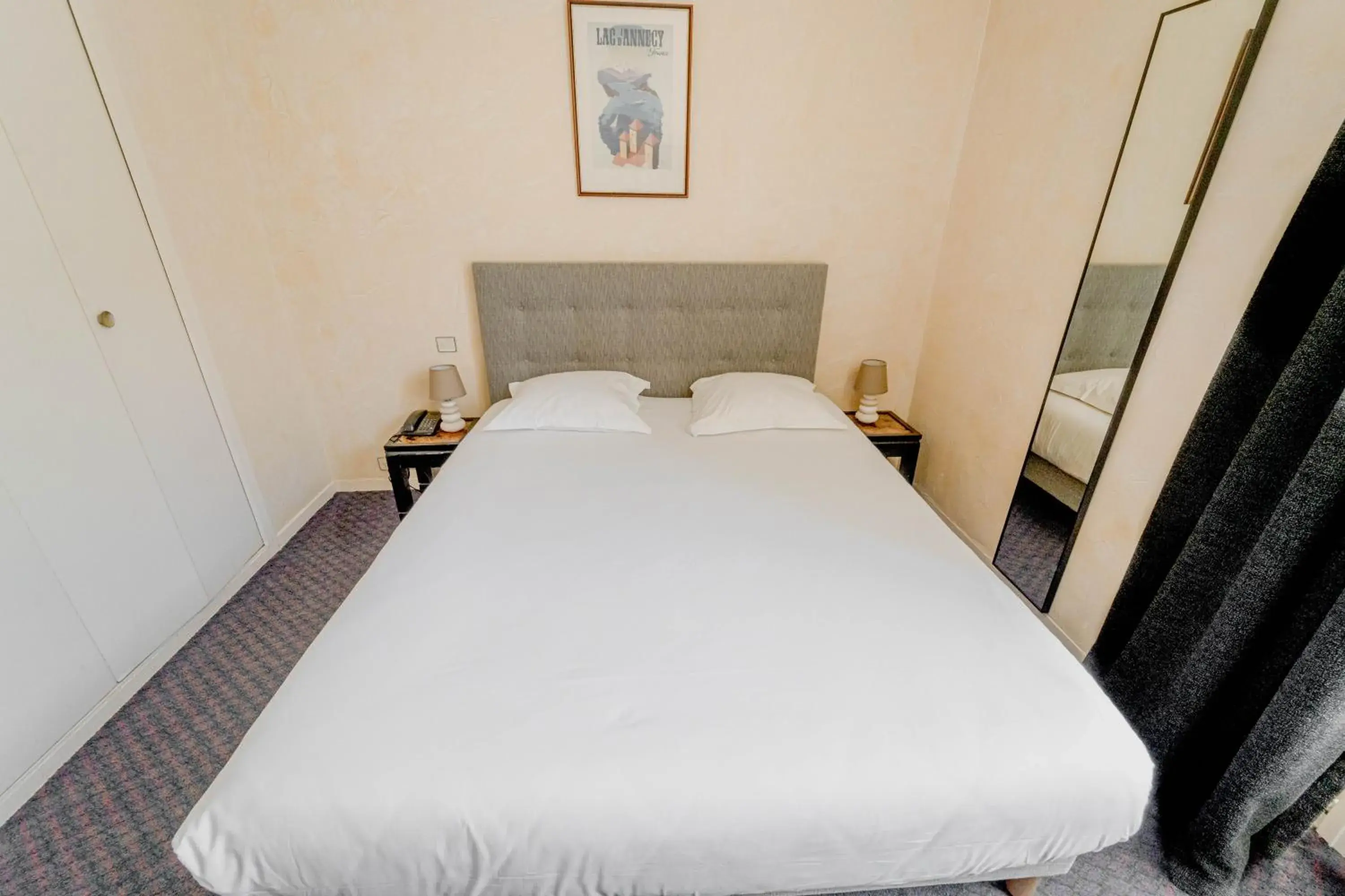 Small Single Room in Hotel du Lac Small Single Room in Hotel du Lac