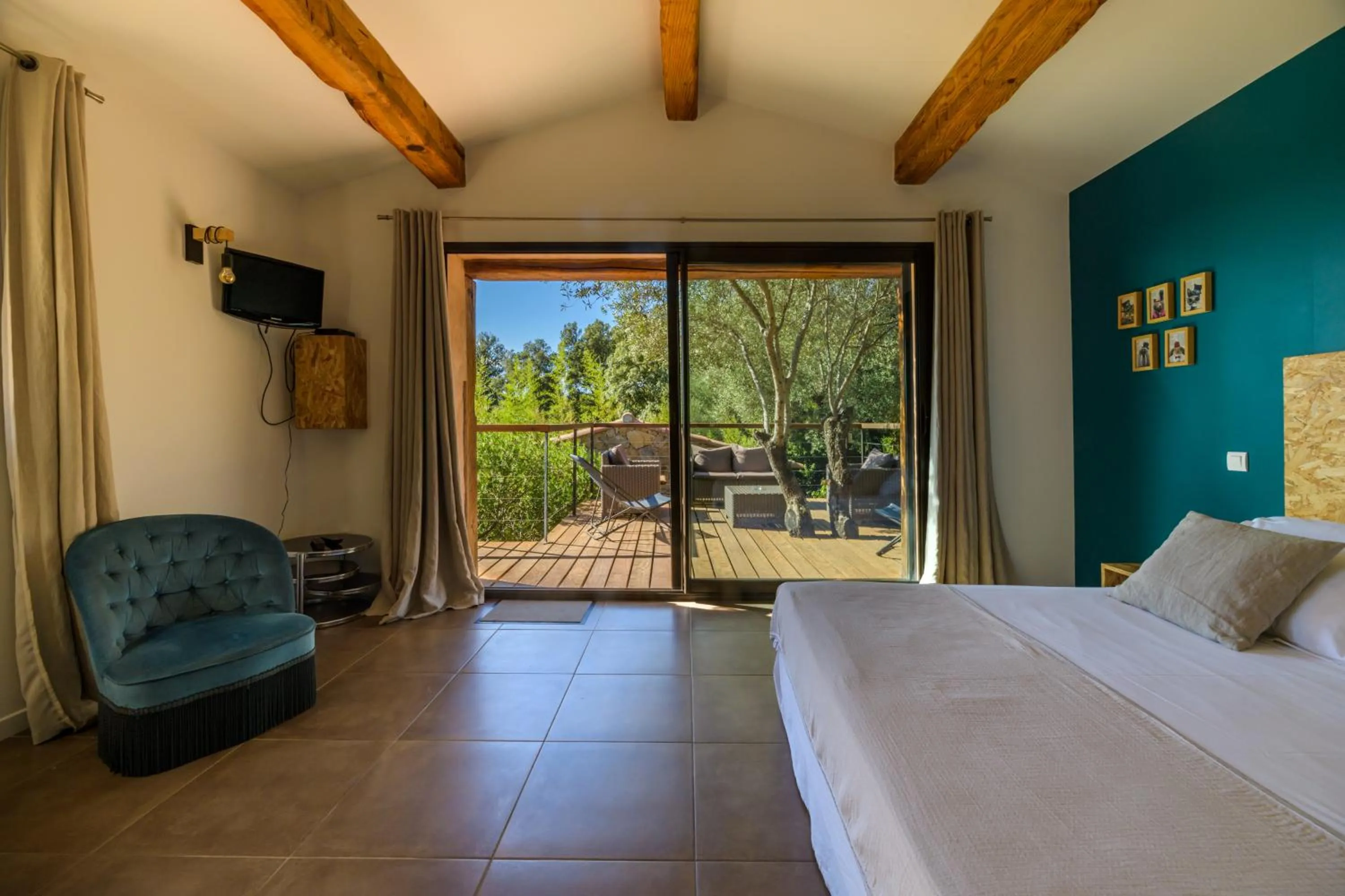 Bedroom, Bed in Les Jardins de Mathieu