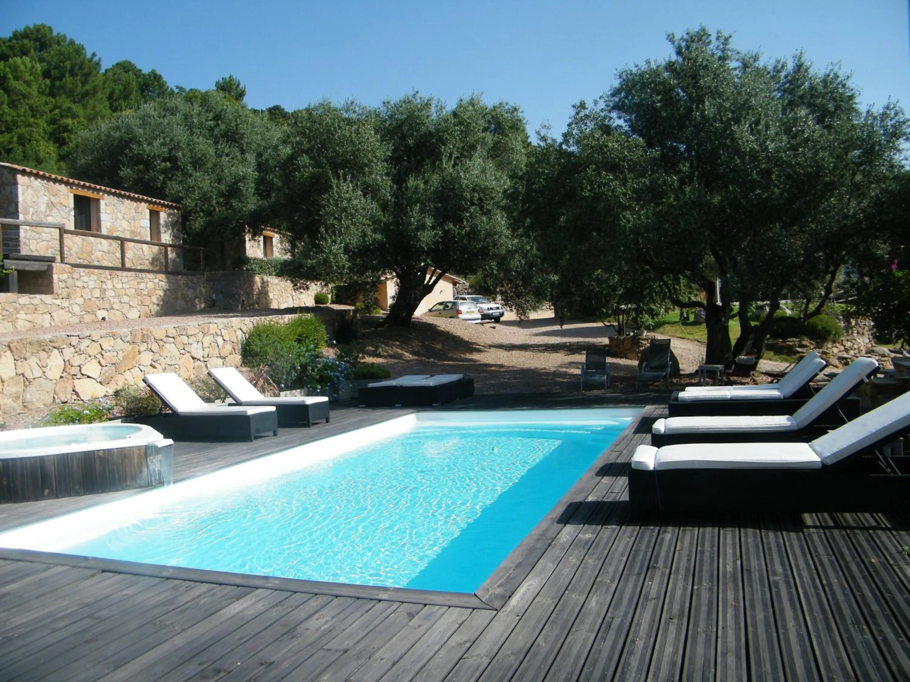 Pool view in Les Jardins de Mathieu