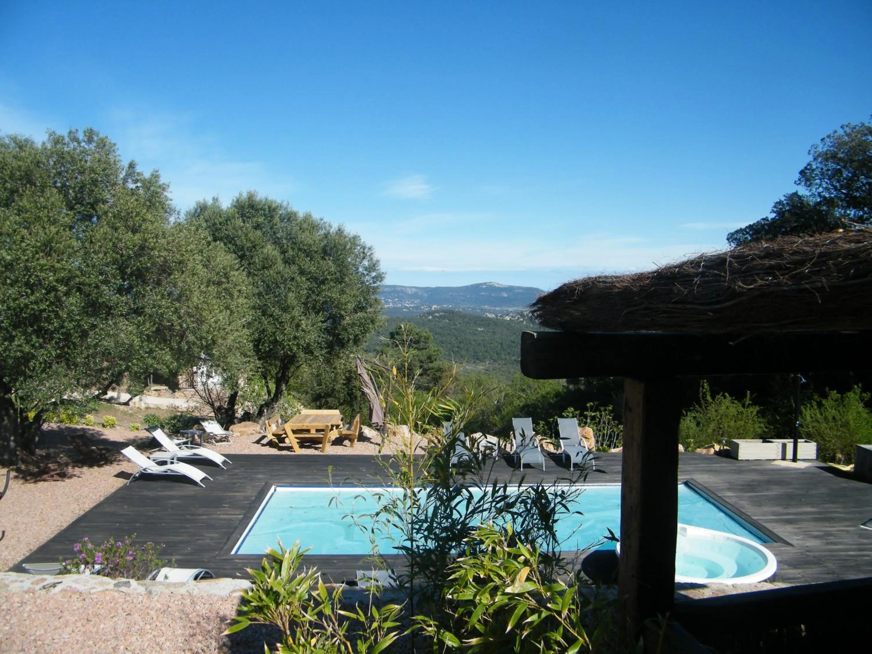 Pool view in Les Jardins de Mathieu