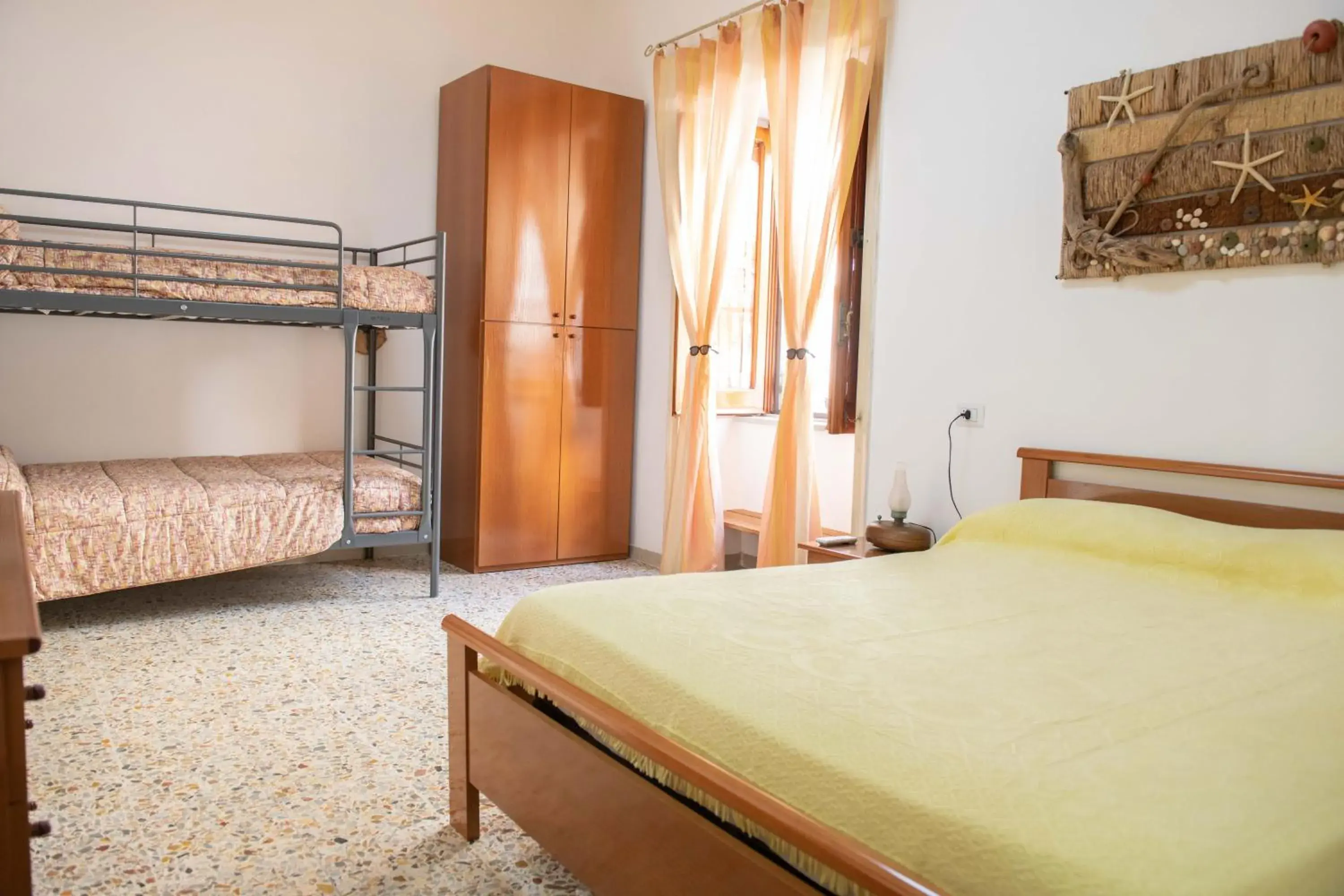 Quadruple Room with Private Bathroom - single occupancy in B&B OTIUM Quadruple Room with Private Bathroom - single occupancy in B&B OTIUM