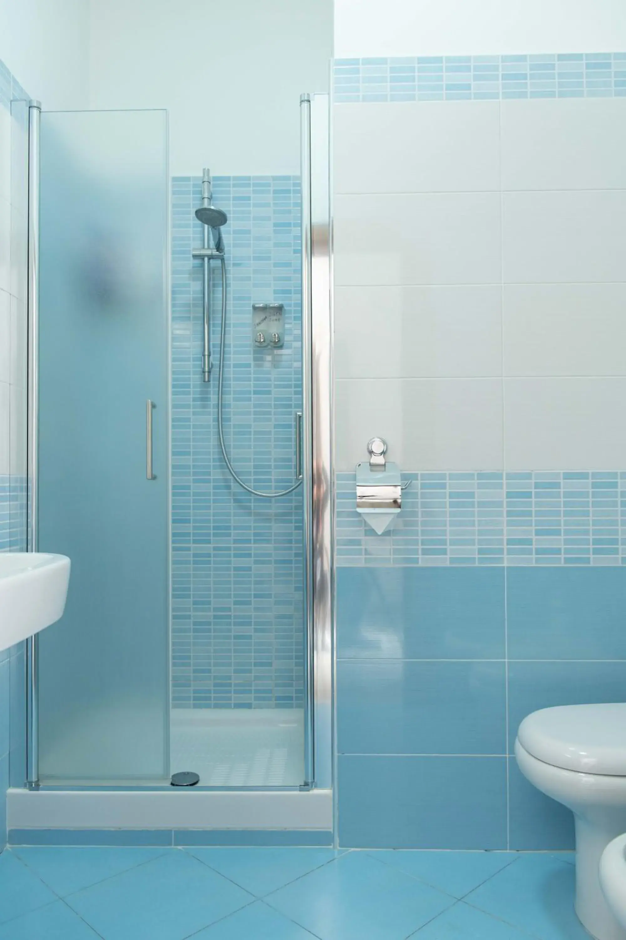 Twin Room with Private External Bathroom - single occupancy in B&B OTIUM Twin Room with Private External Bathroom - single occupancy in B&B OTIUM