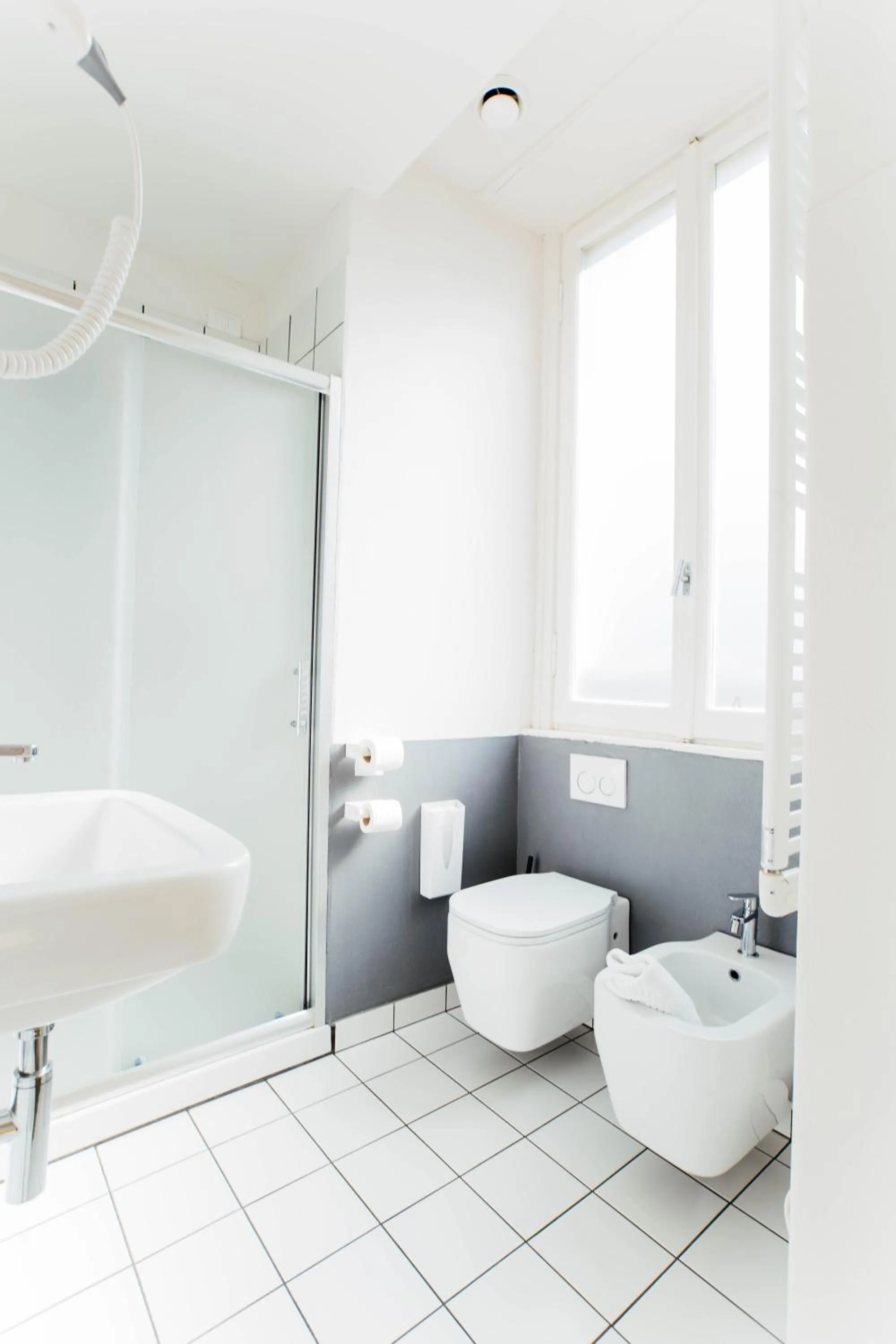 Toilet in Ostello Bello Lake Como