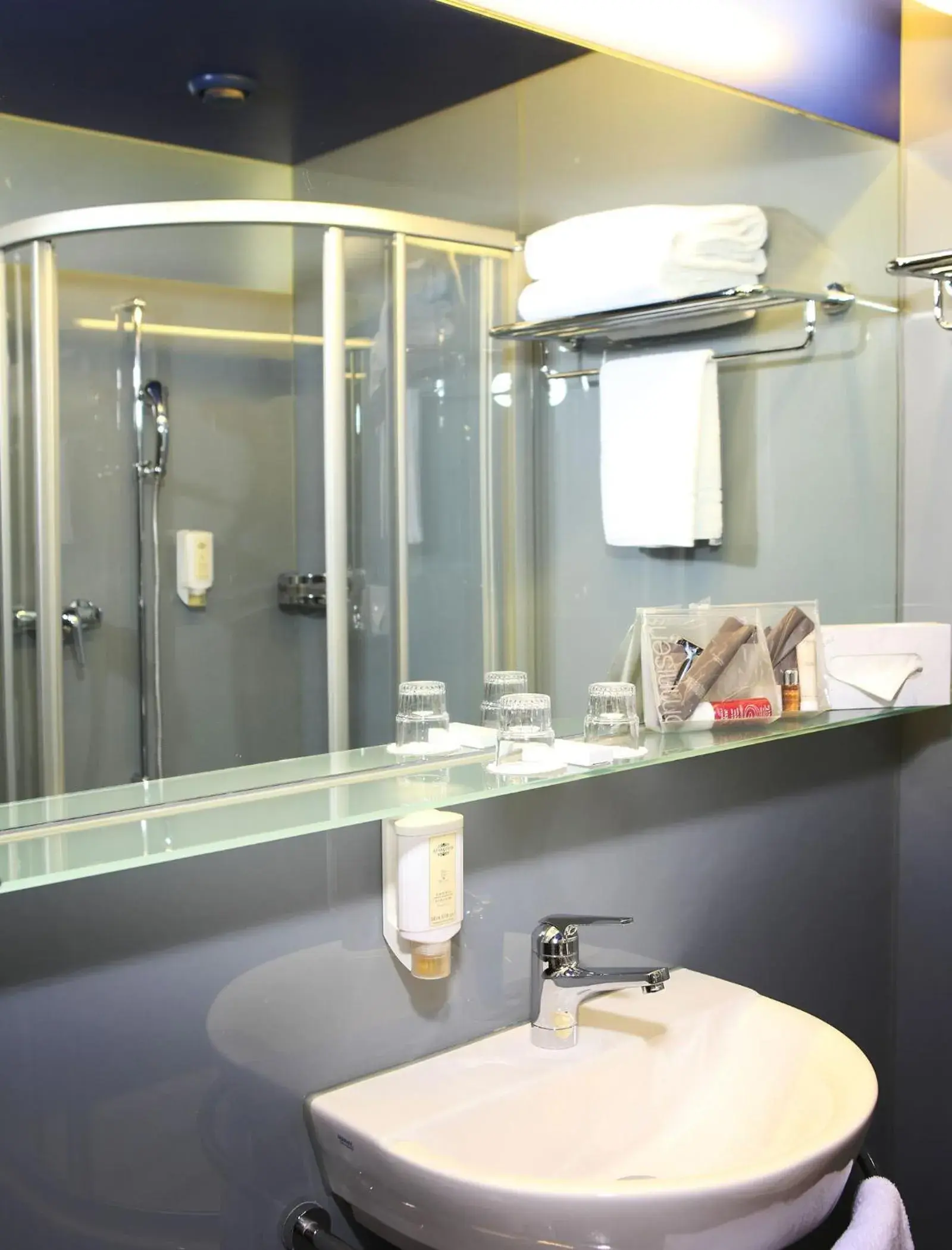 Bathroom in Hotel Montana Zürich Bathroom in Hotel Montana Zürich