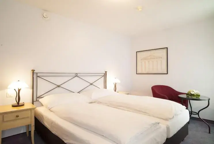 Bedroom, Bed in Hotel Montana Zürich Bedroom, Bed in Hotel Montana Zürich