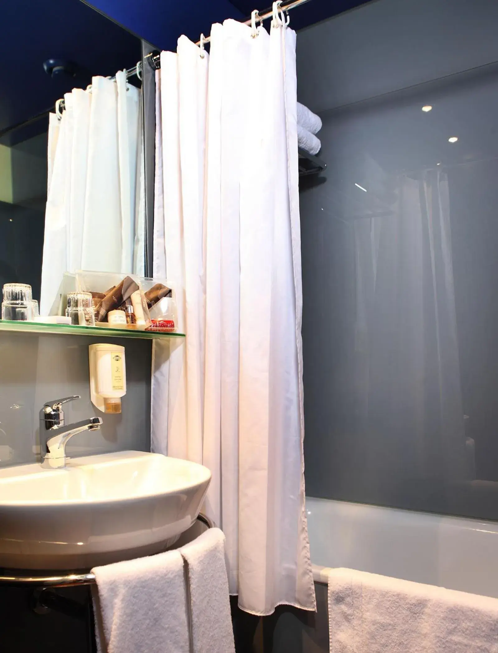 Bathroom in Hotel Montana Zürich Bathroom in Hotel Montana Zürich