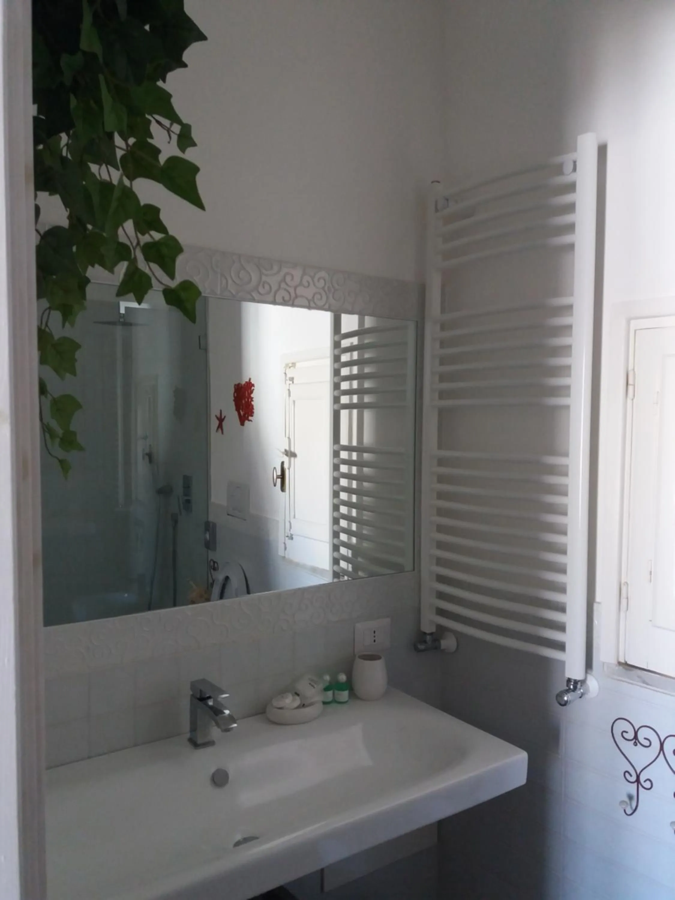 Shower in Azzurro B&B