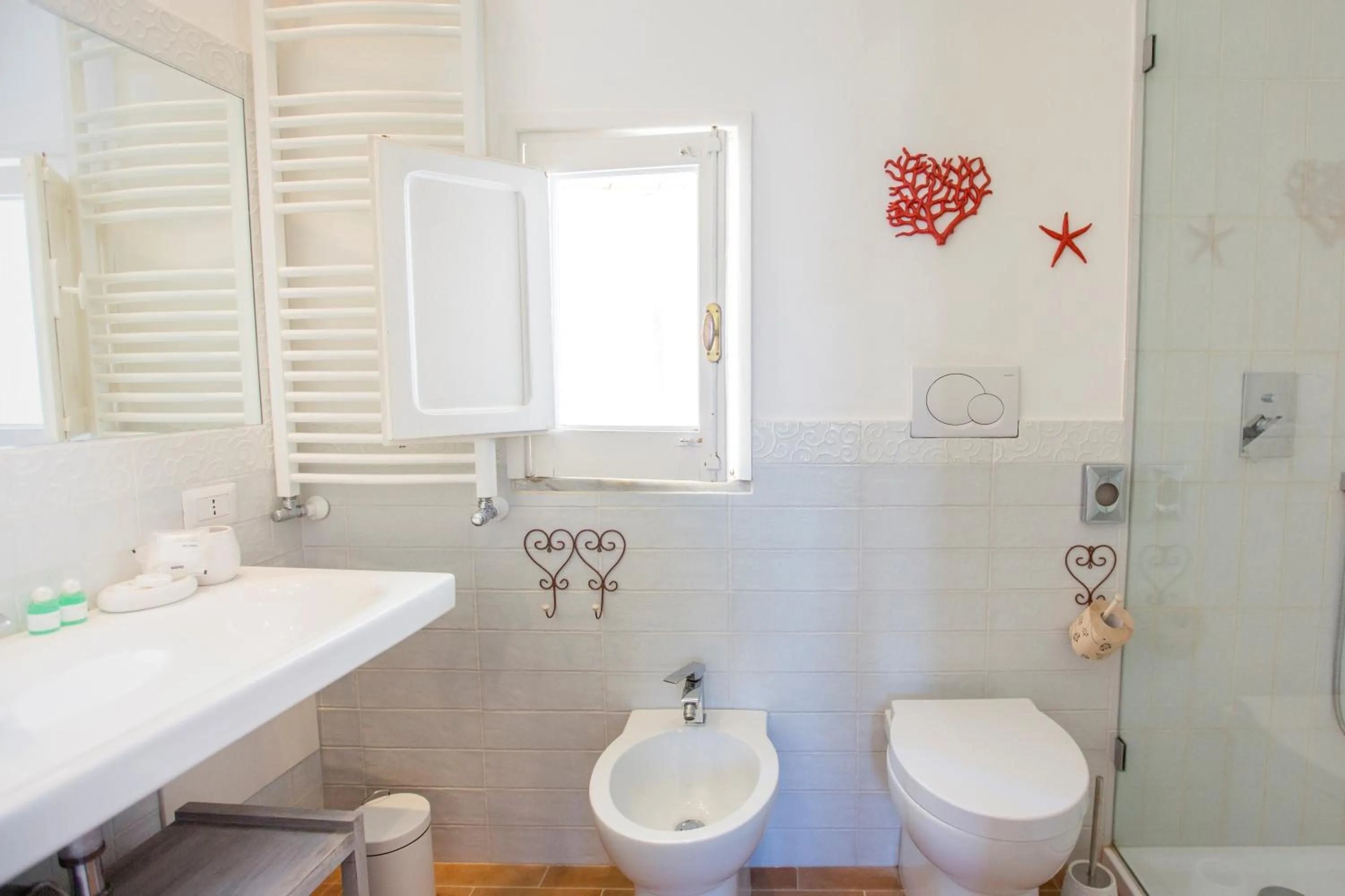 Shower in Azzurro B&B