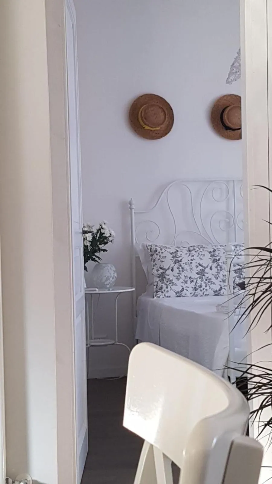 Decorative detail in Azzurro B&B