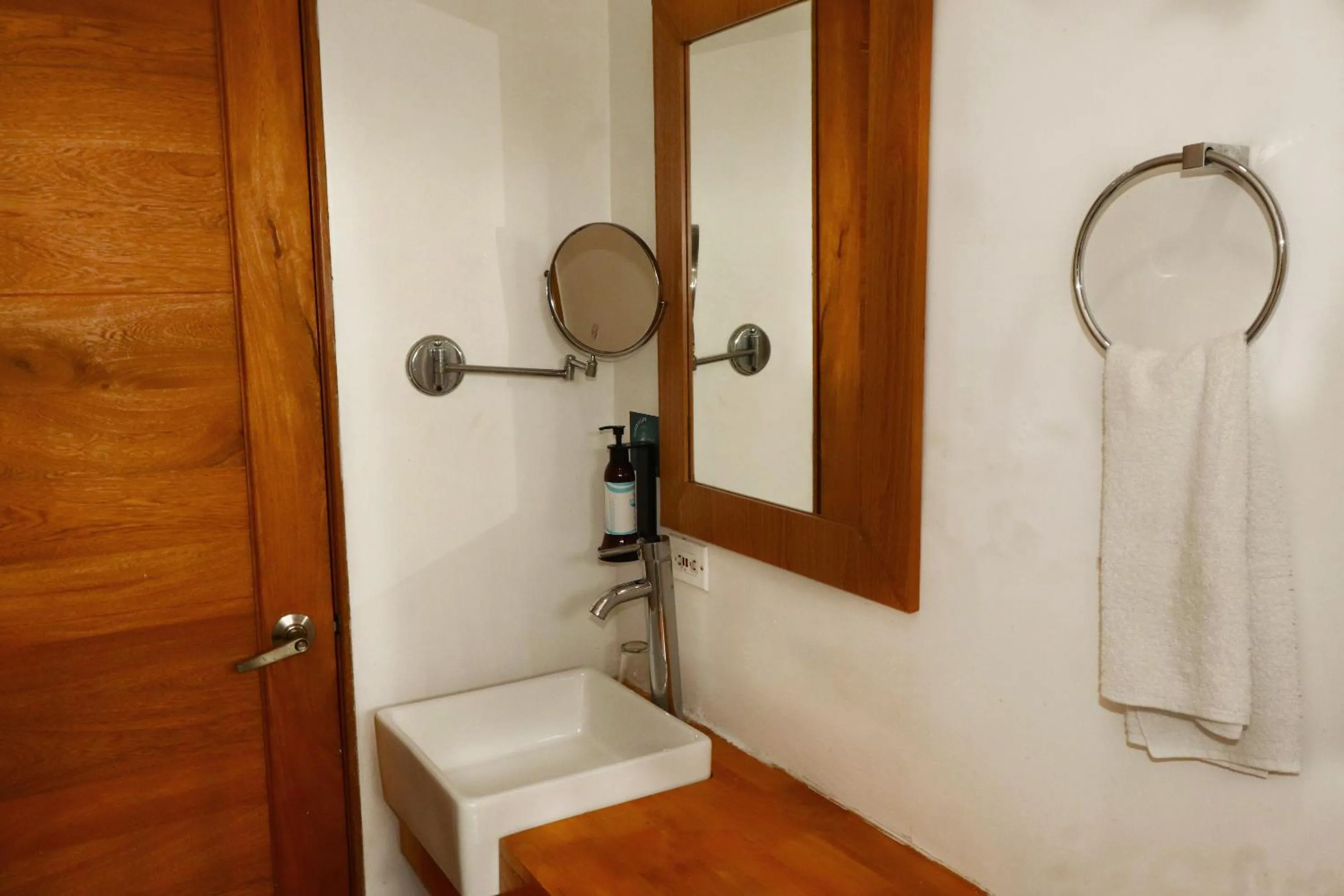 Double Room with Lake View in Hotel Portobelo Guatape