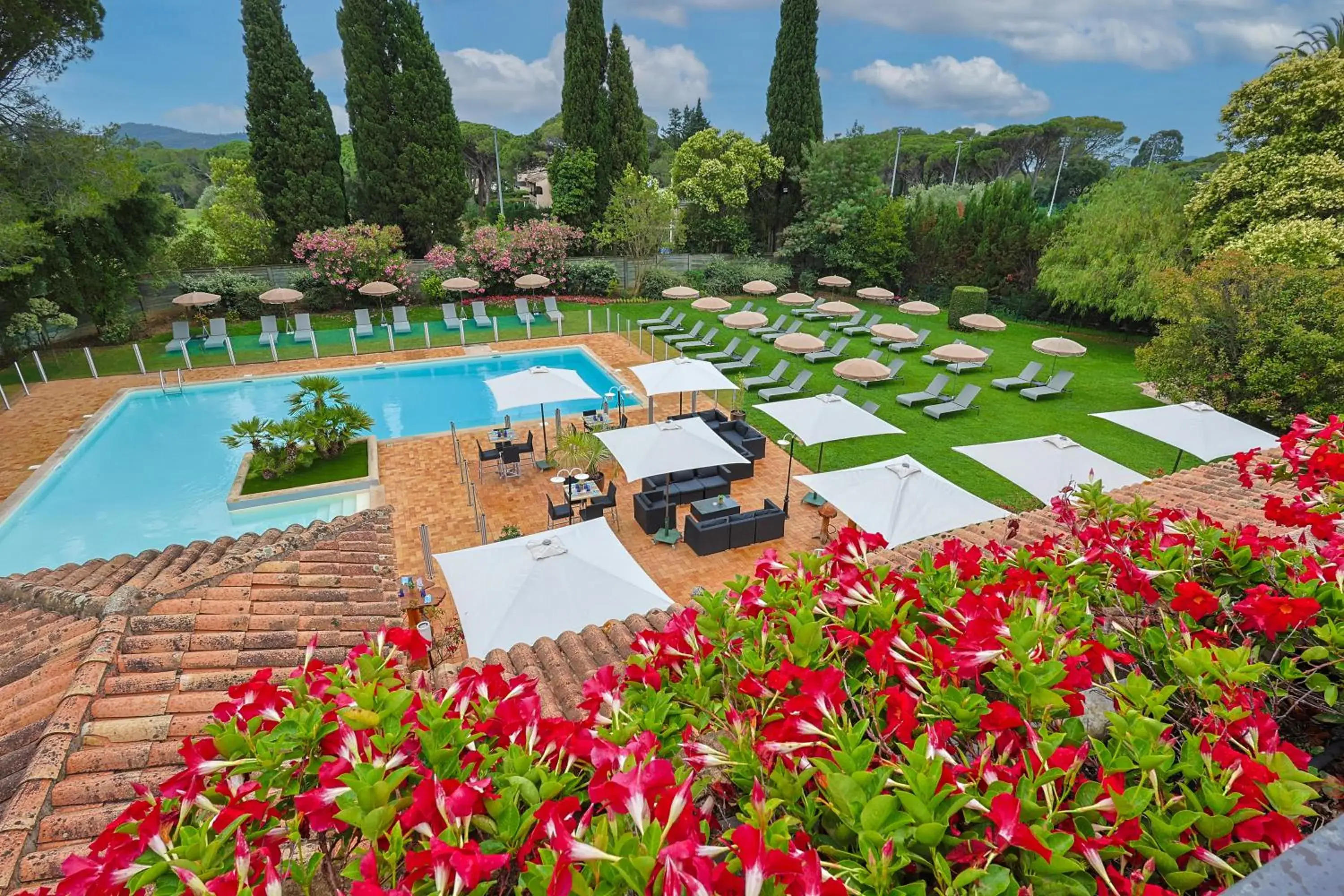 Swimming pool in Golf Hôtel de Valescure & Spa NUXE Swimming pool in Golf Hôtel de Valescure & Spa NUXE