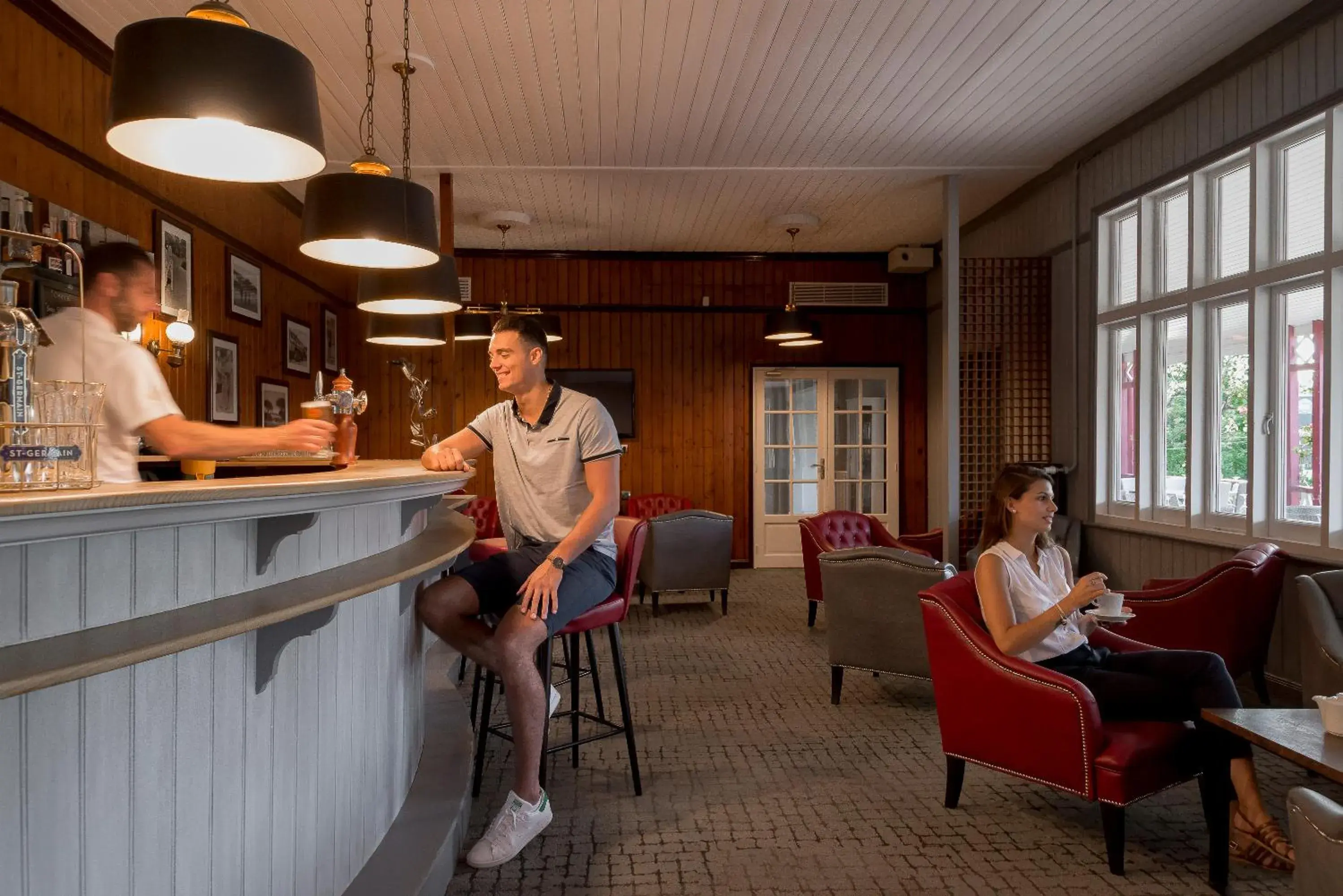 Lounge or bar in Golf Hôtel de Valescure & Spa NUXE Lounge or bar in Golf Hôtel de Valescure & Spa NUXE