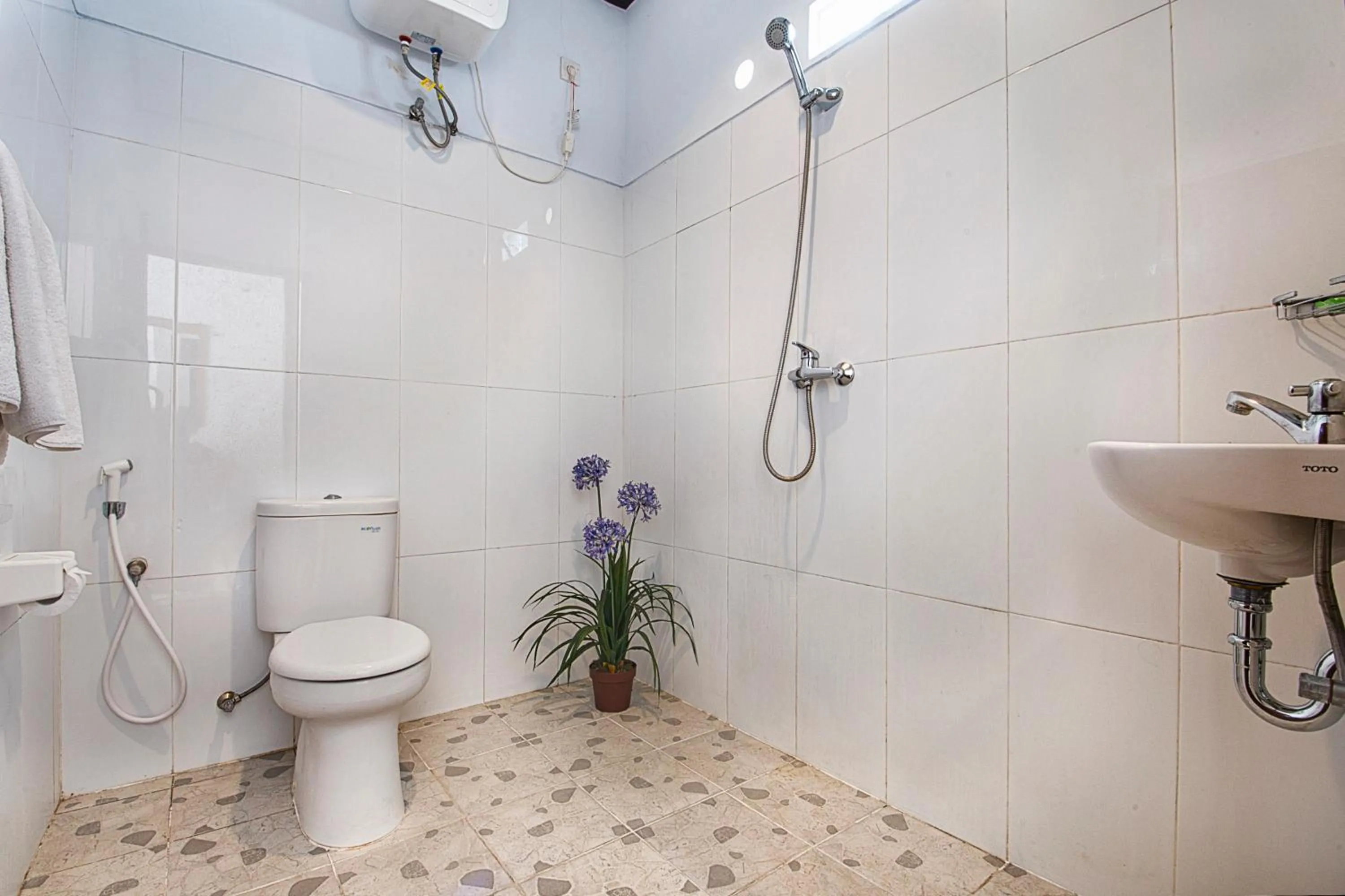 Toilet in Bali Full Moon Guest House