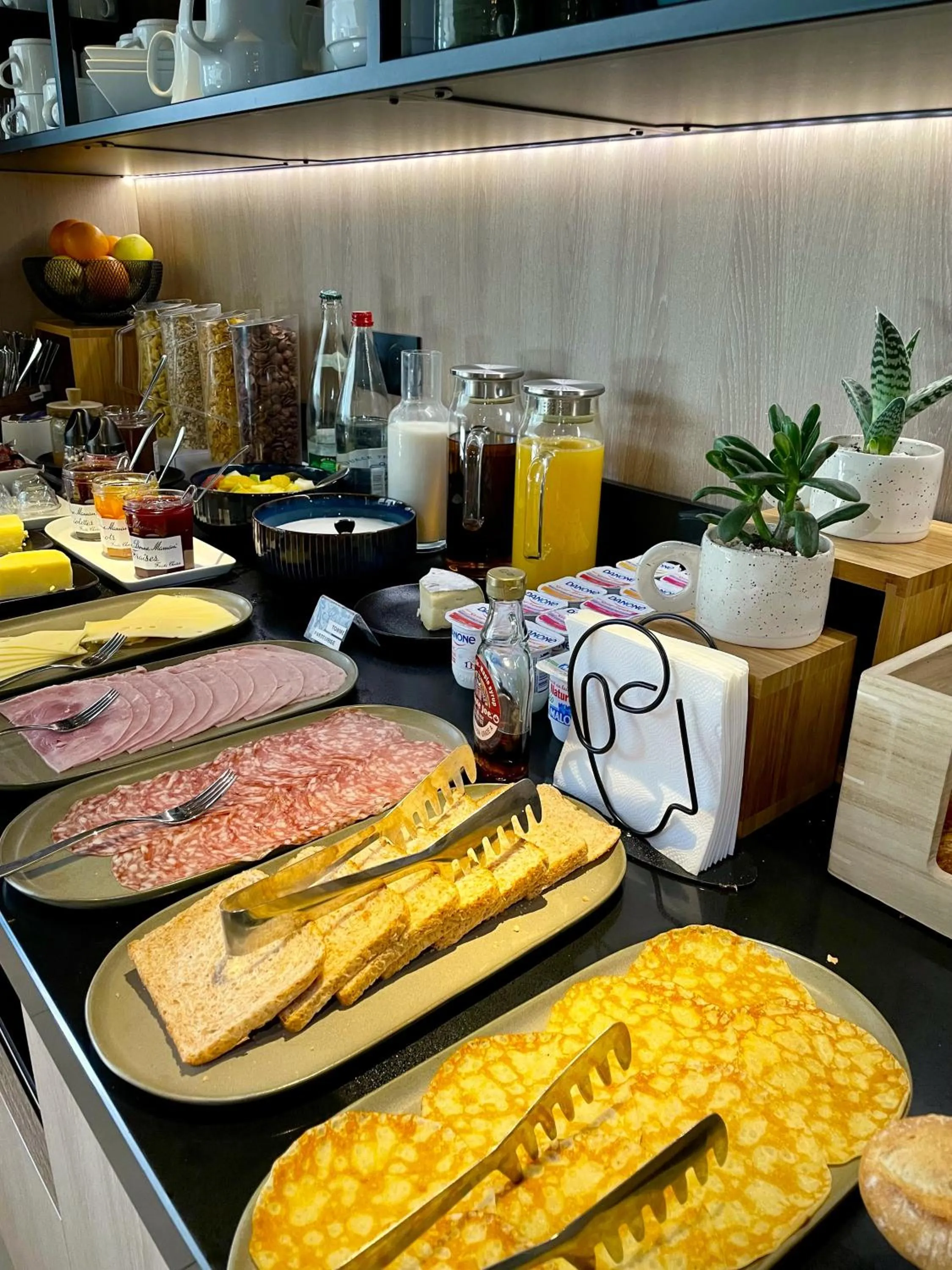 Breakfast in Hôtel Villa Berlioz