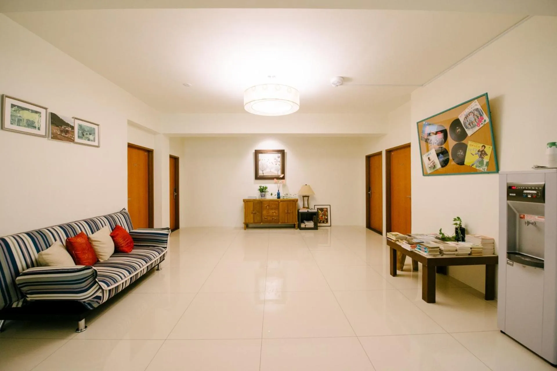 Communal lounge/ TV room in He Sen B&B