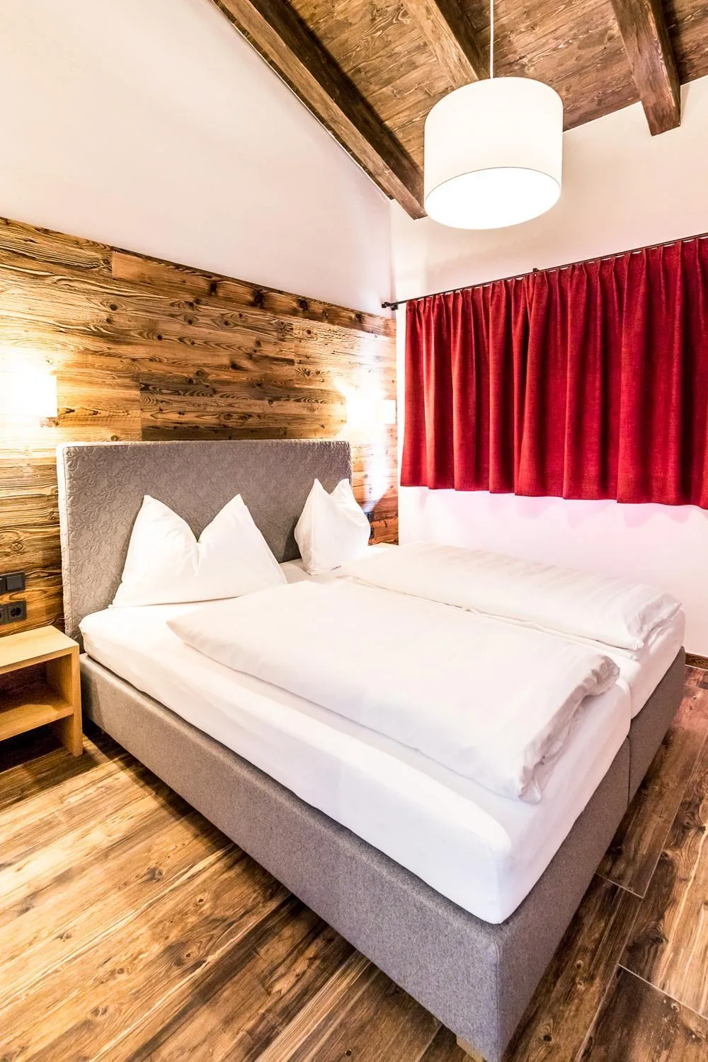 Decorative detail, Bed in die Schneiderei