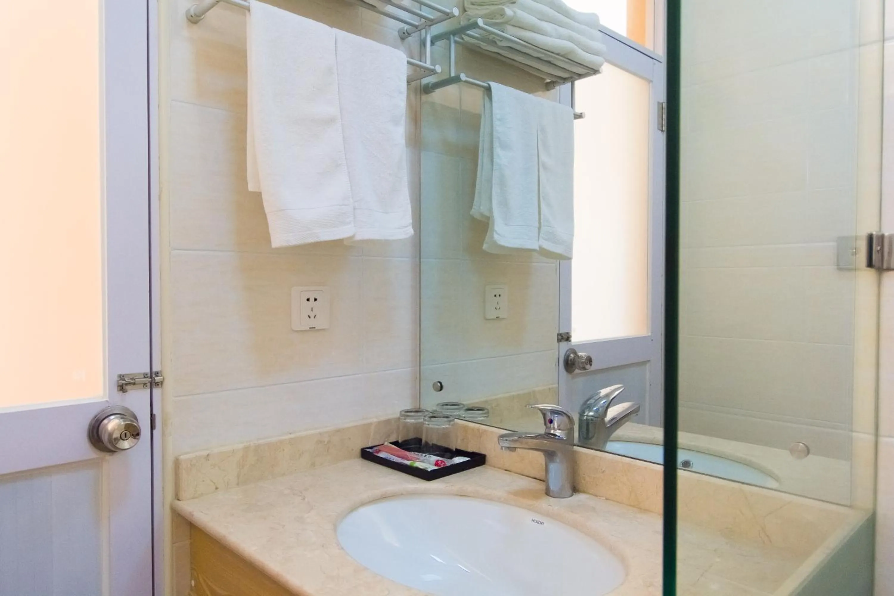 Shower in Sanya Passion fruit Inn