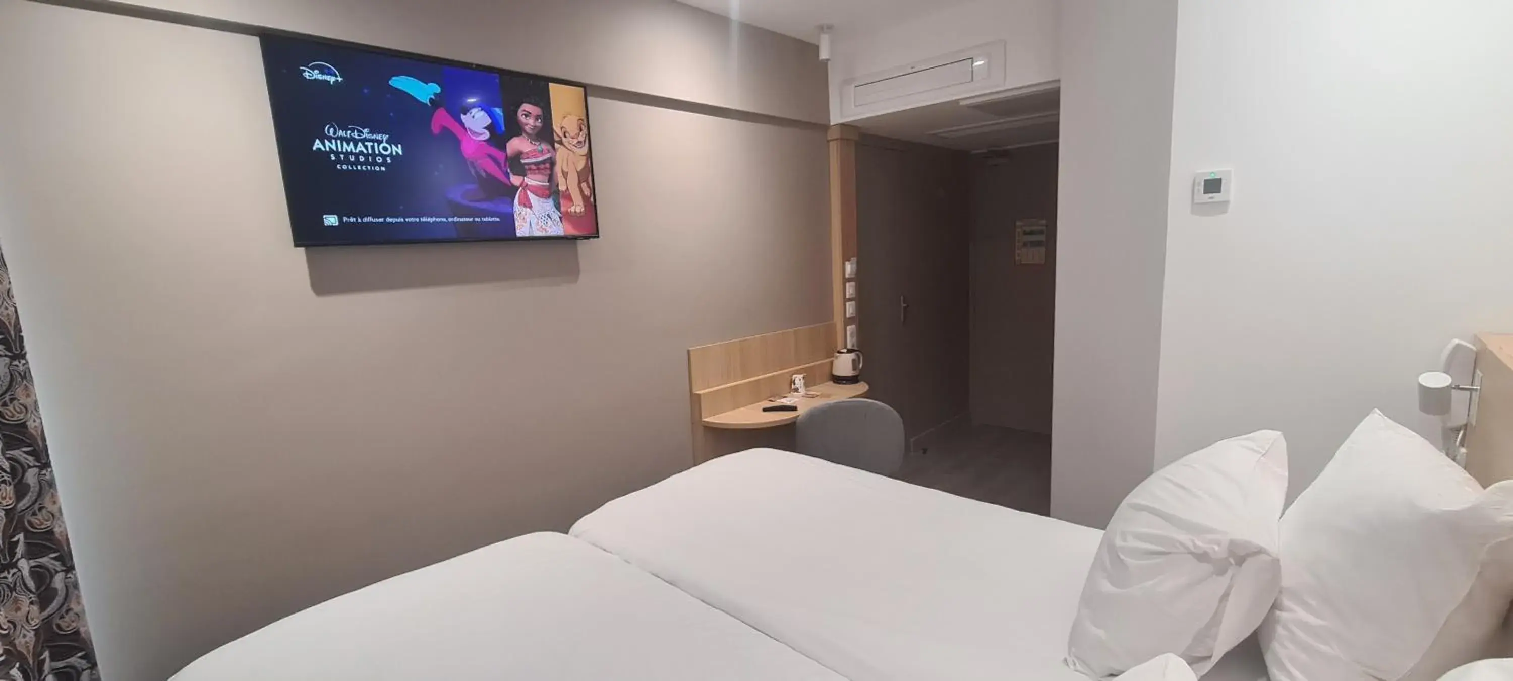 Bed in Geographotel Paris-Roissy CDG Airport Bed in Geographotel Paris-Roissy CDG Airport