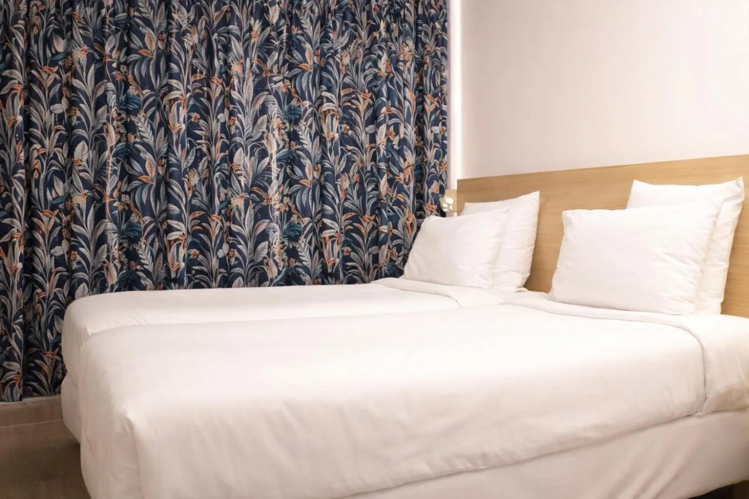 Bed in Geographotel Paris-Roissy CDG Airport