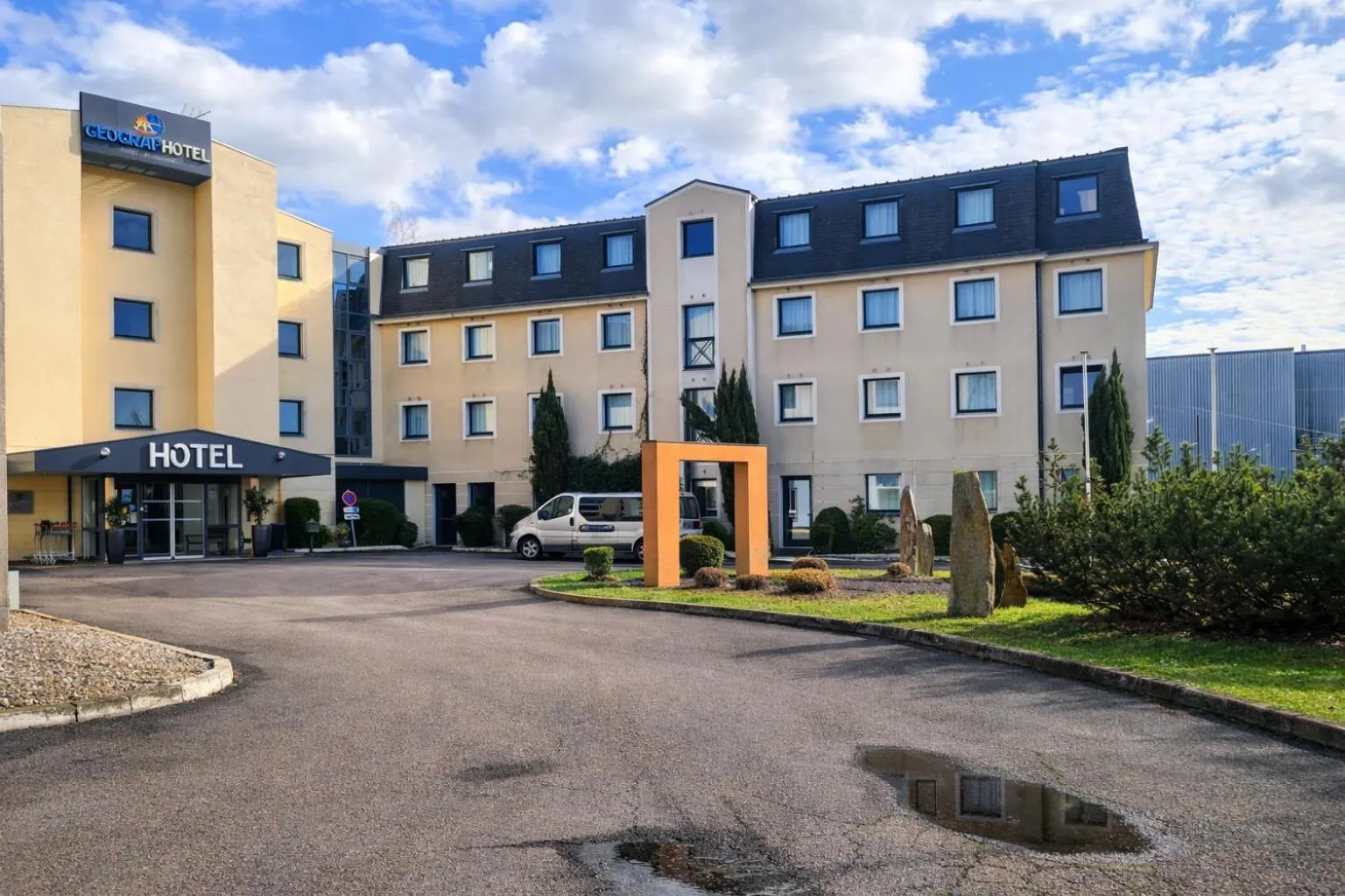 Facade/entrance in Geographotel Paris-Roissy CDG Airport