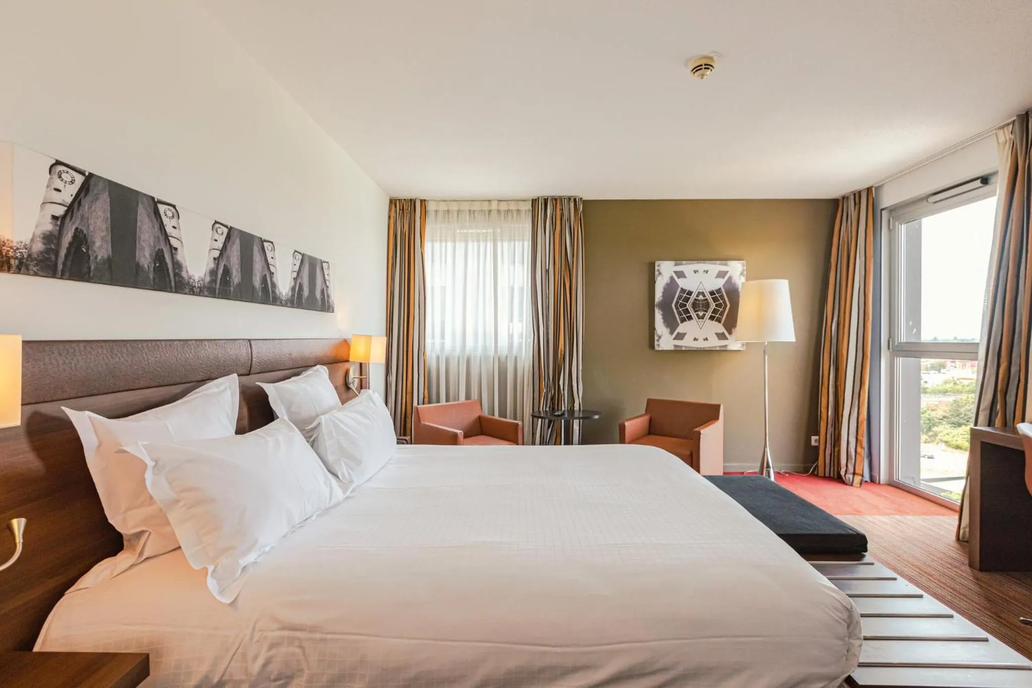 Photo of the whole room, Bed in Holiday Inn Mulhouse by IHG