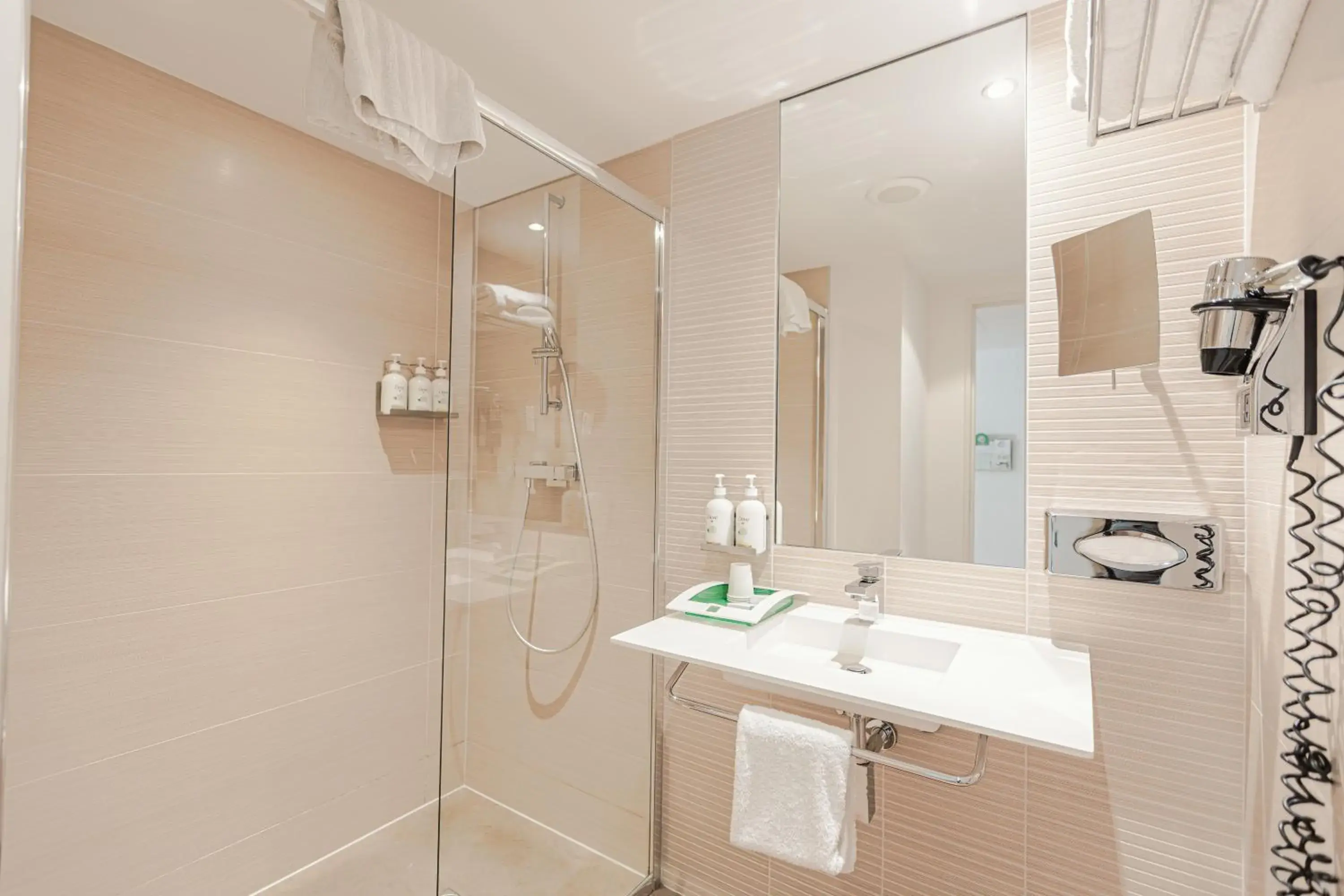 Twin Room - Non-Smoking in Holiday Inn Mulhouse by IHG Twin Room - Non-Smoking in Holiday Inn Mulhouse by IHG