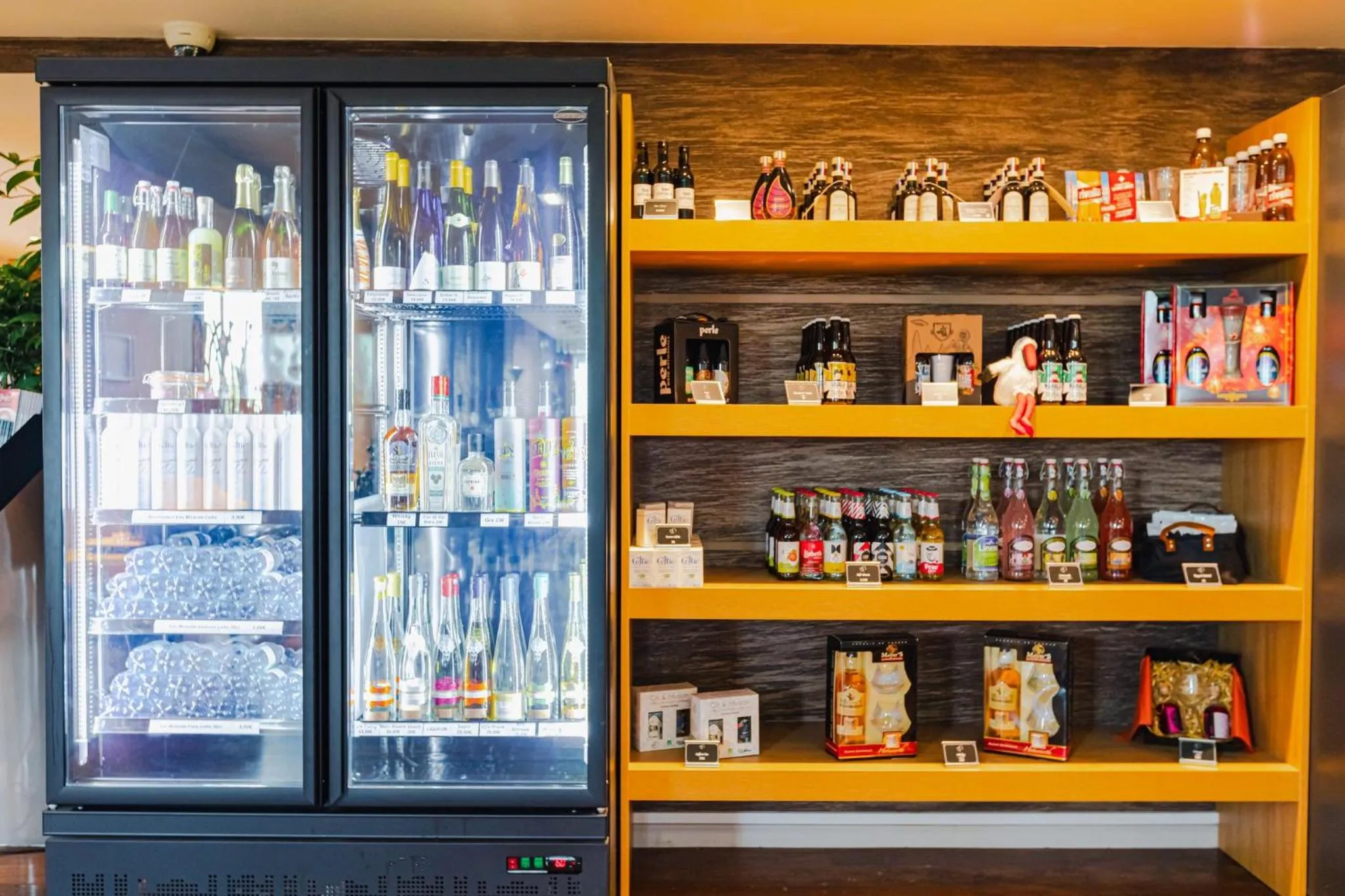 Lounge or bar in Holiday Inn Mulhouse by IHG