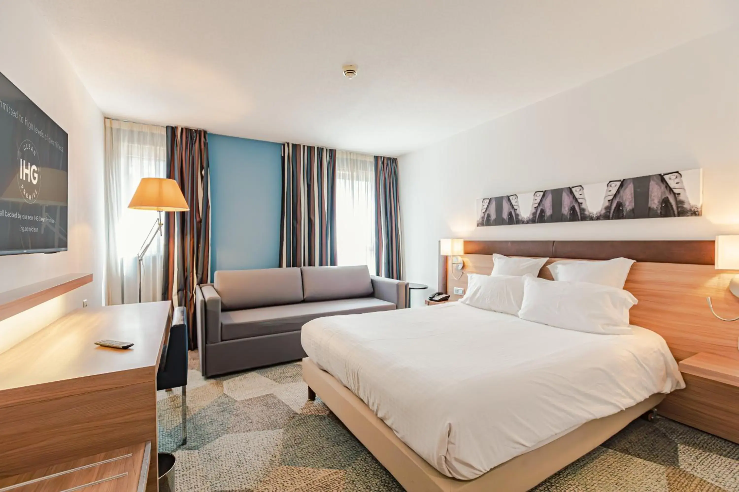 Photo of the whole room, Bed in Holiday Inn Mulhouse by IHG Photo of the whole room, Bed in Holiday Inn Mulhouse by IHG