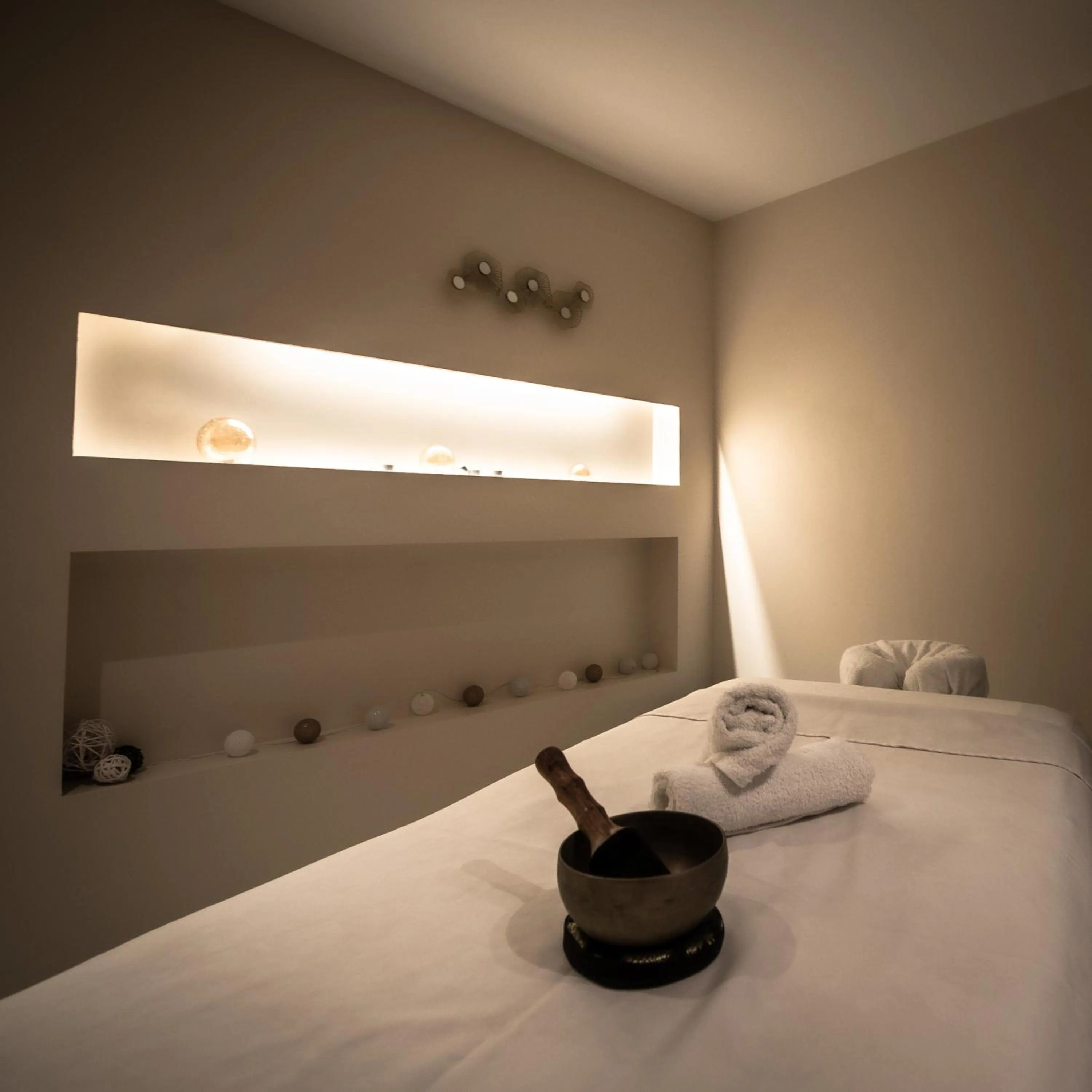 Spa and wellness centre/facilities, Bed in Holiday Inn Mulhouse by IHG