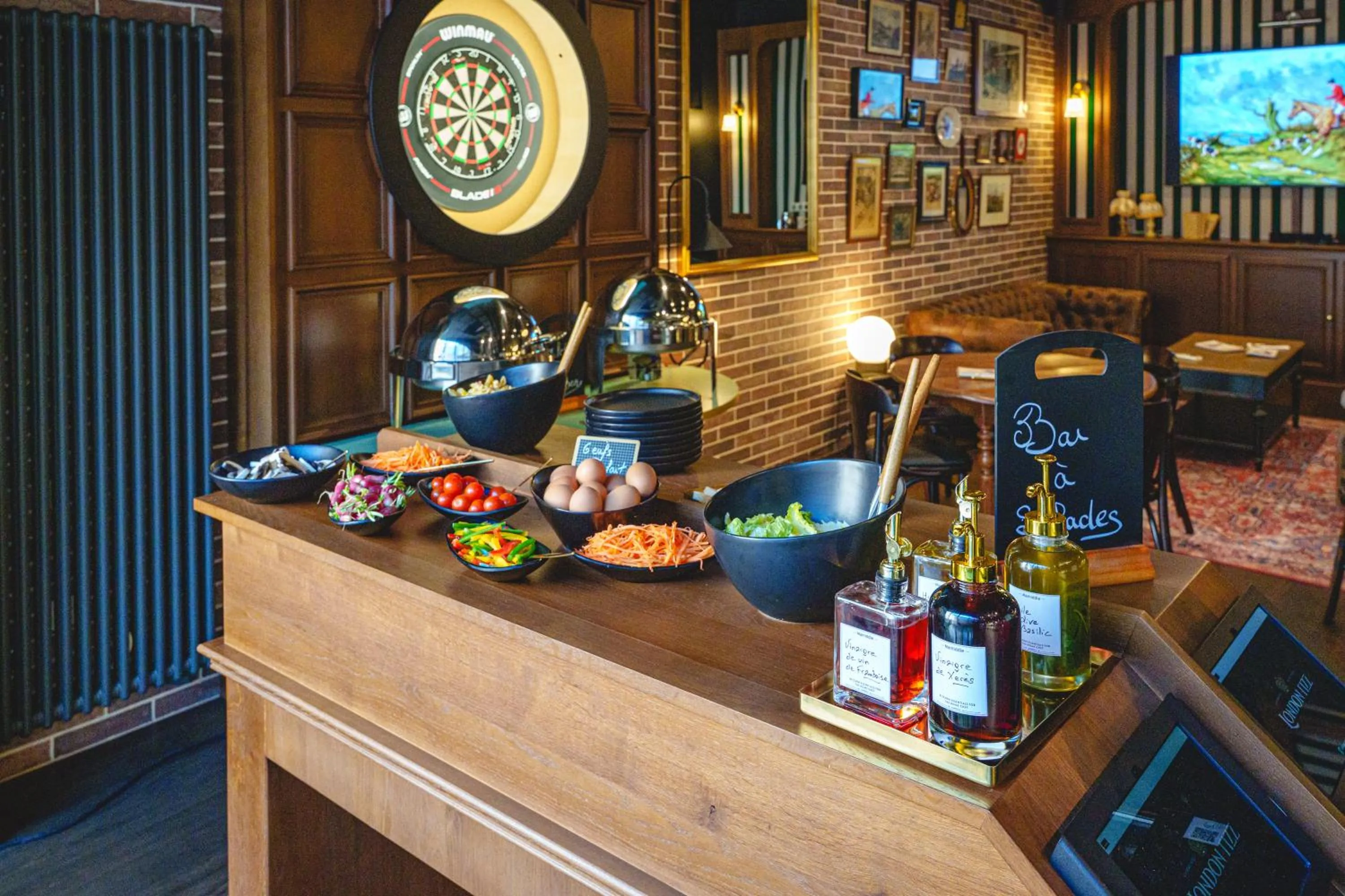 English/Irish breakfast in The Originals Boutique, Hôtel Le Londres, Saumur